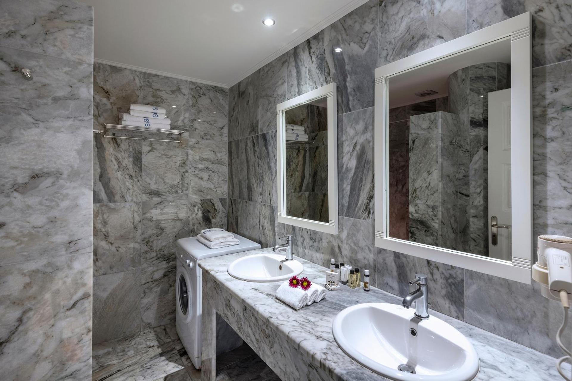 Petinos Hotel - Photo 87