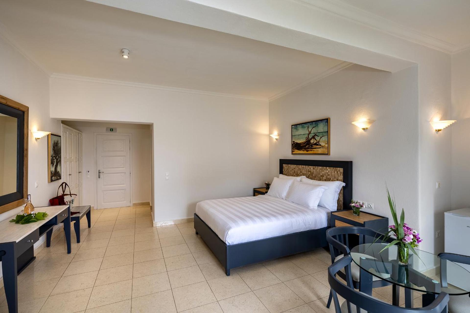 Petinos Hotel - Photo 85