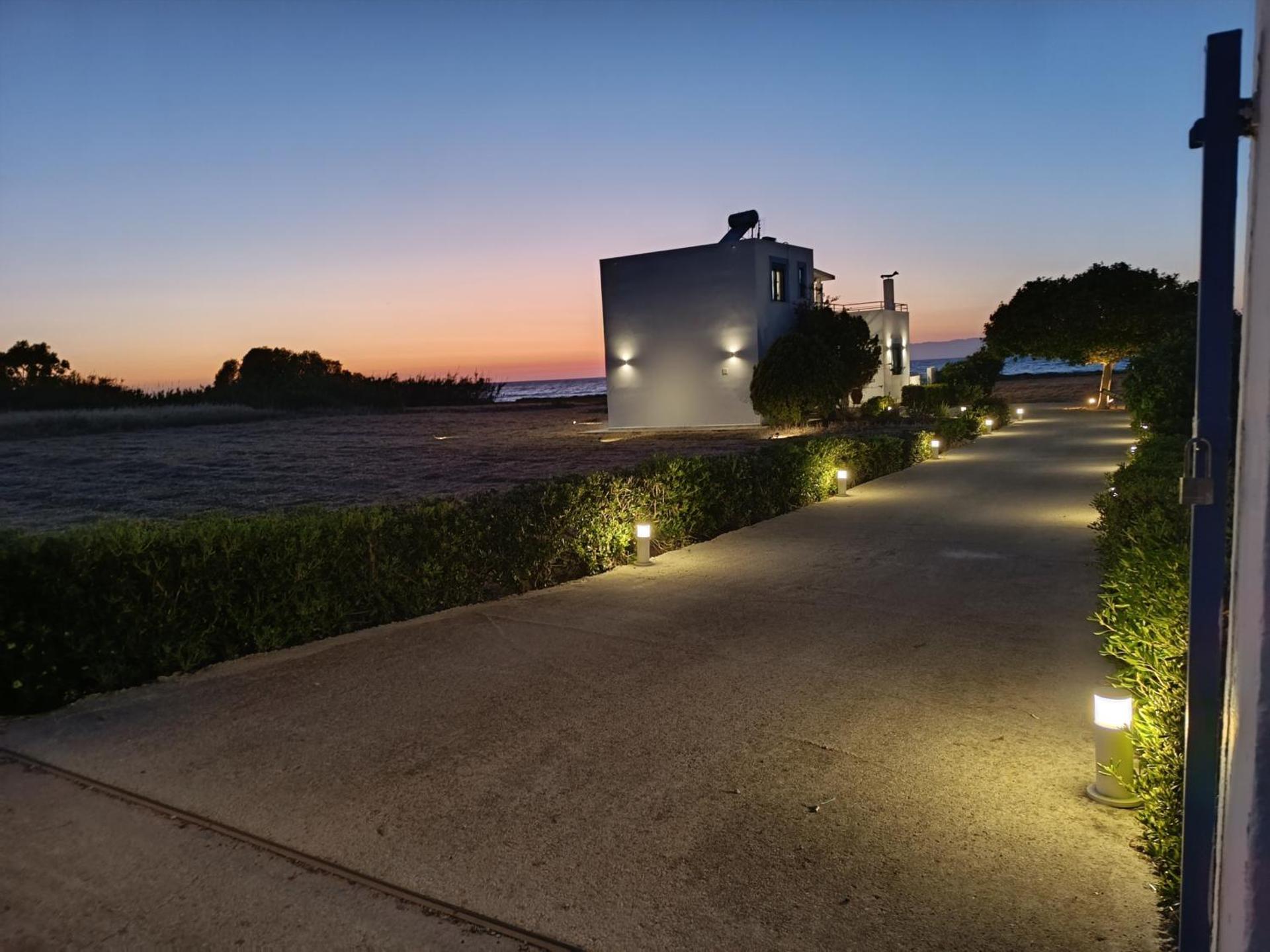 Nautilus Beach House - Photo 19