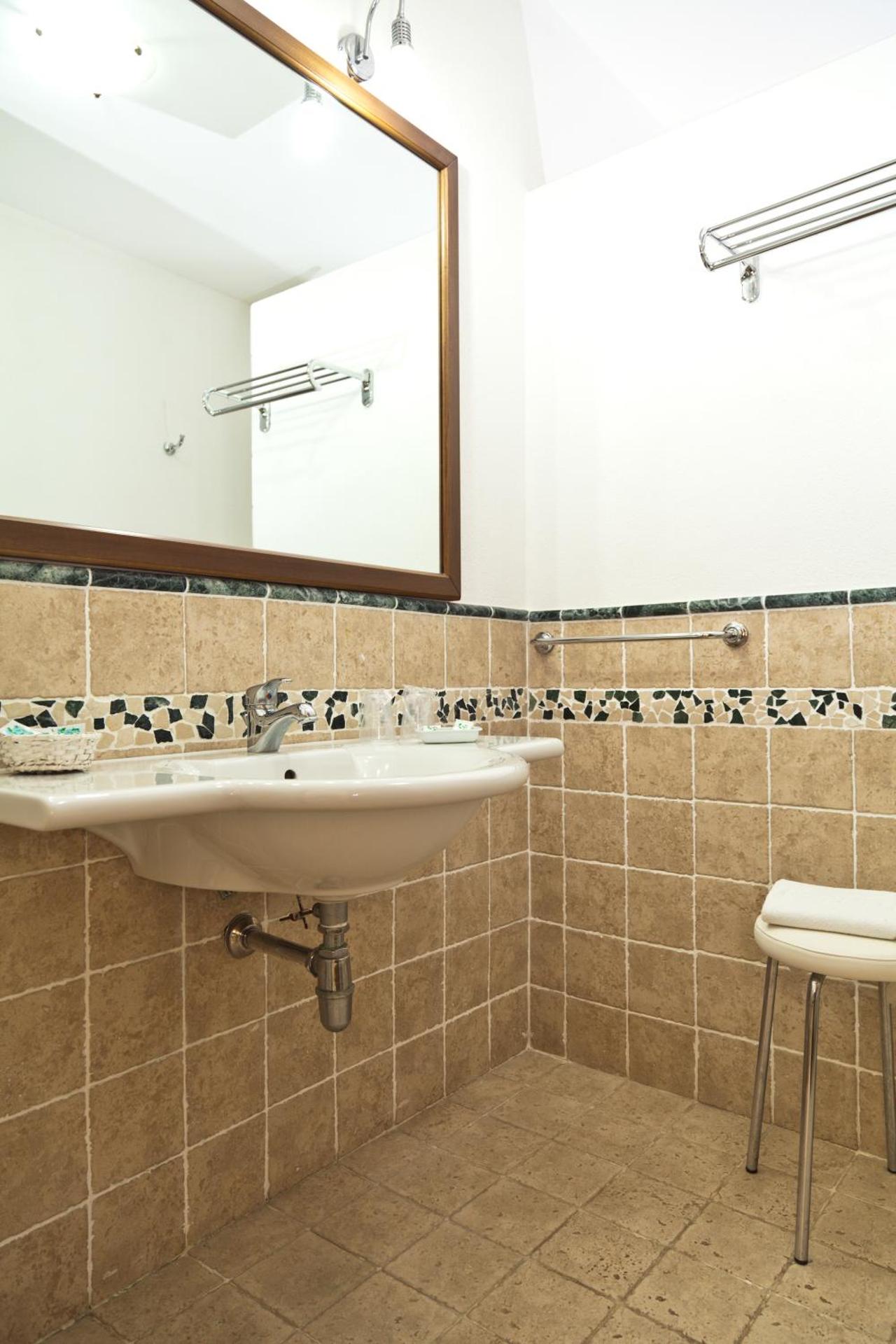 Pausania Inn - Photo 26