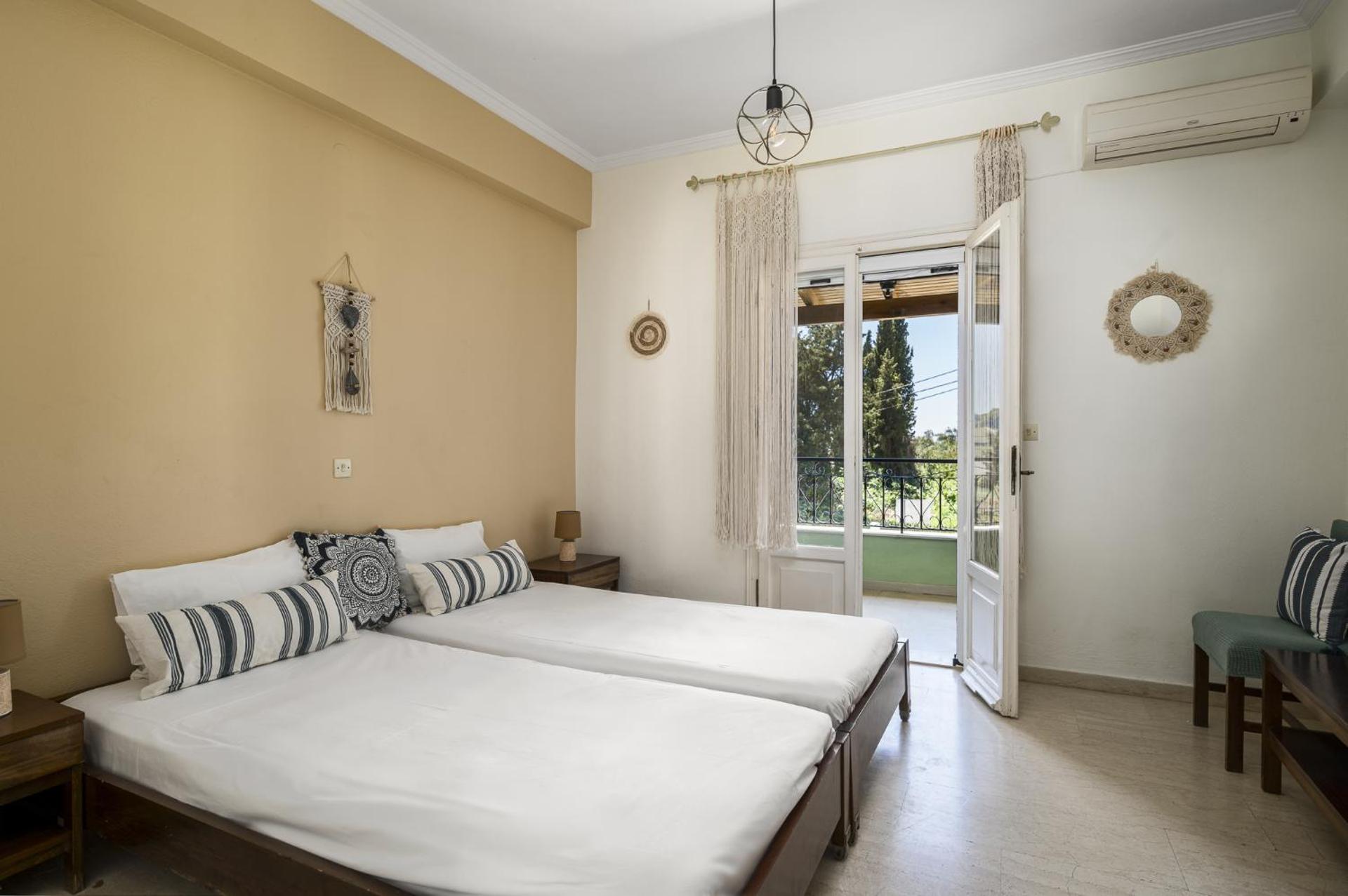 Studio (2 Adults)