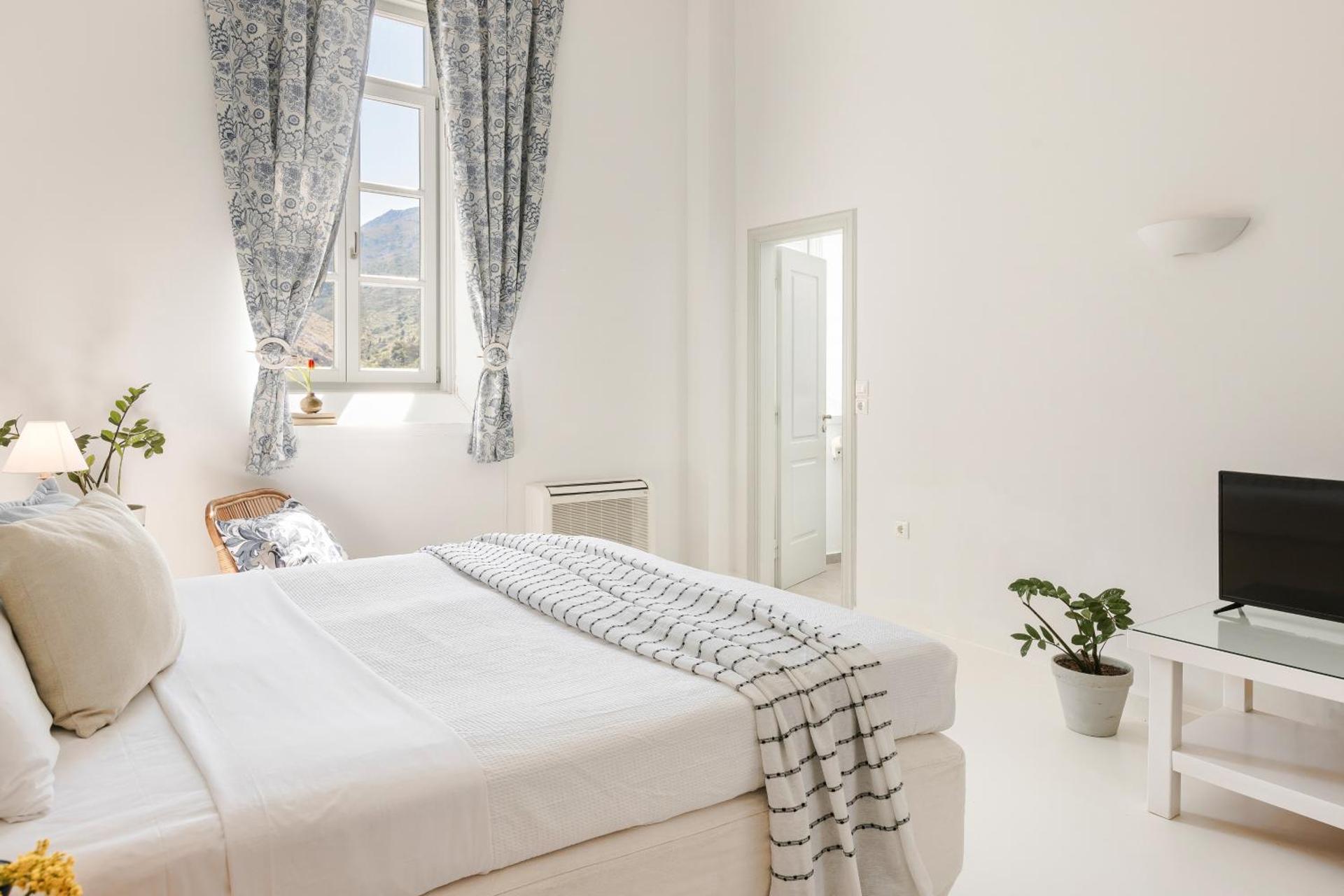 Hydra Hotel - Photo 50