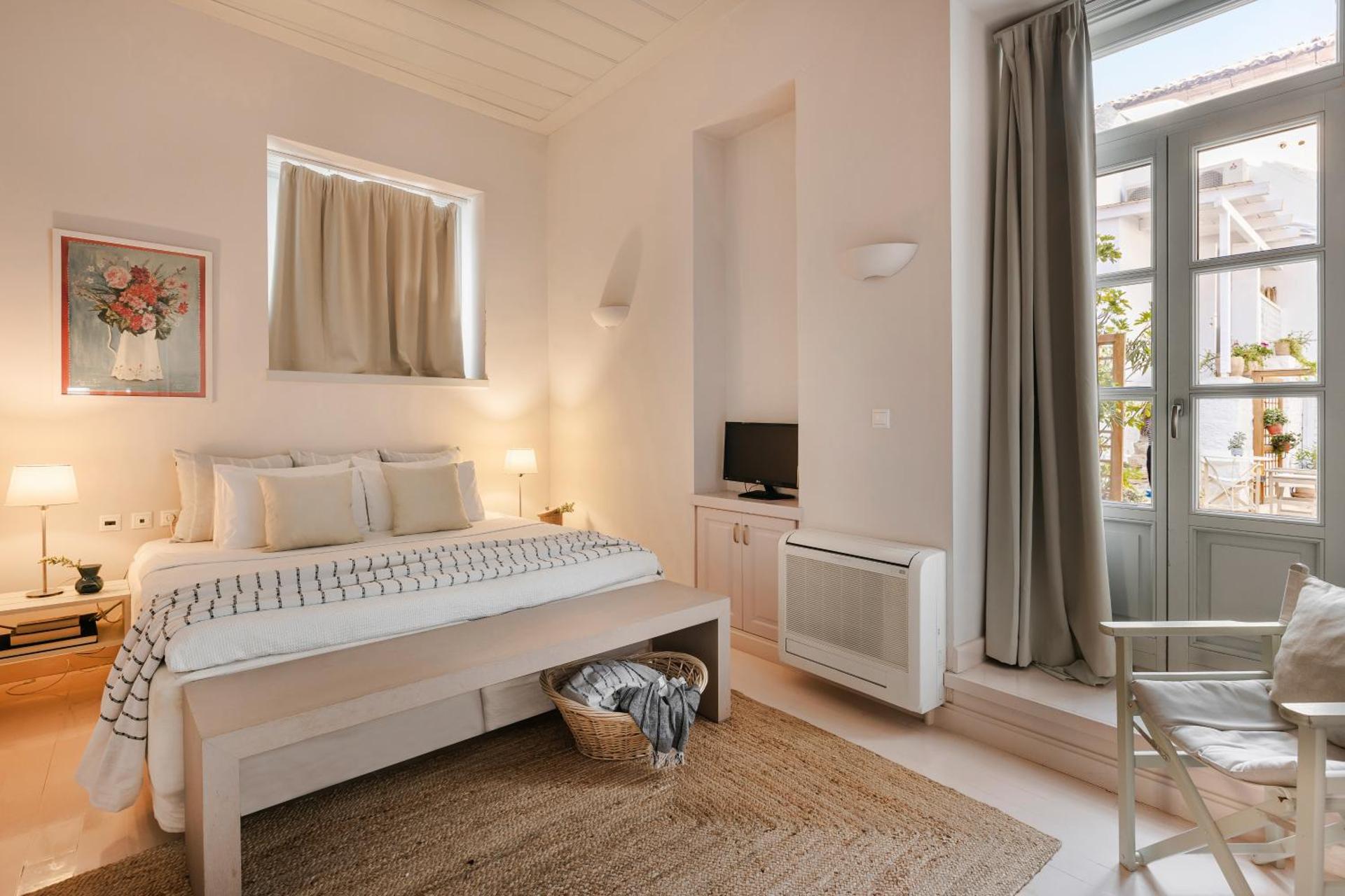 Hydra Hotel - Photo 54