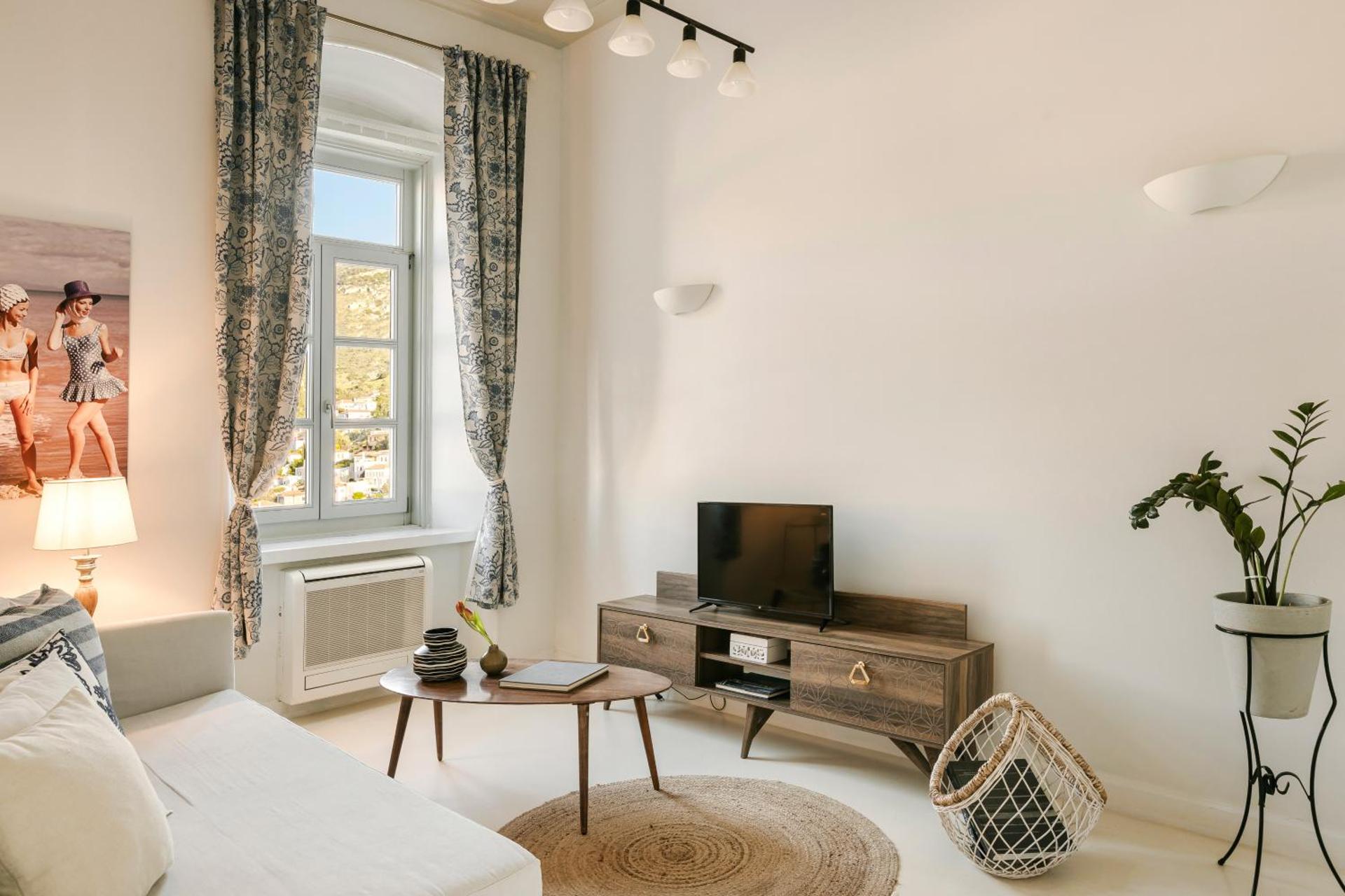 Hydra Hotel - Photo 5