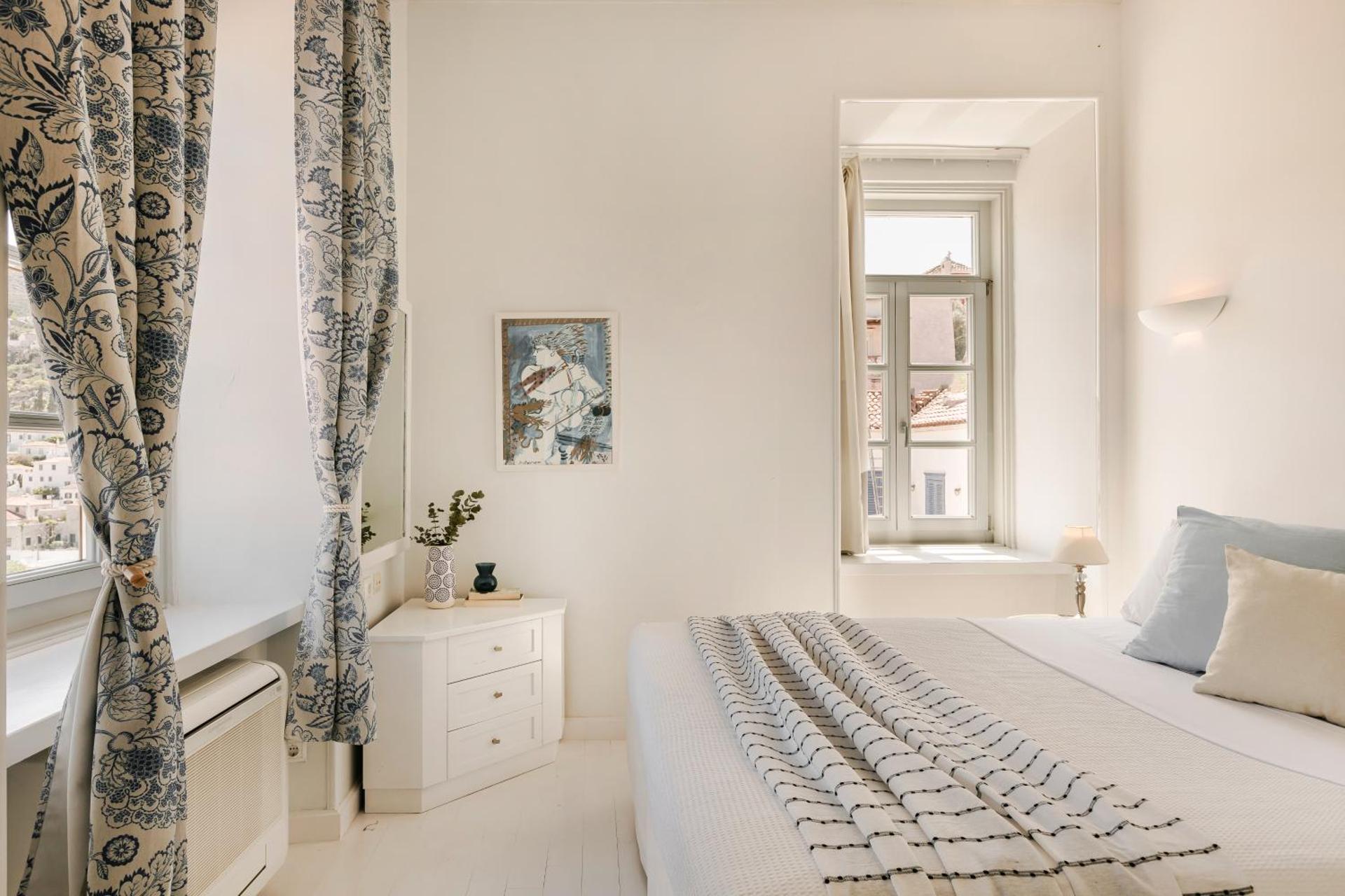 Hydra Hotel - Photo 25