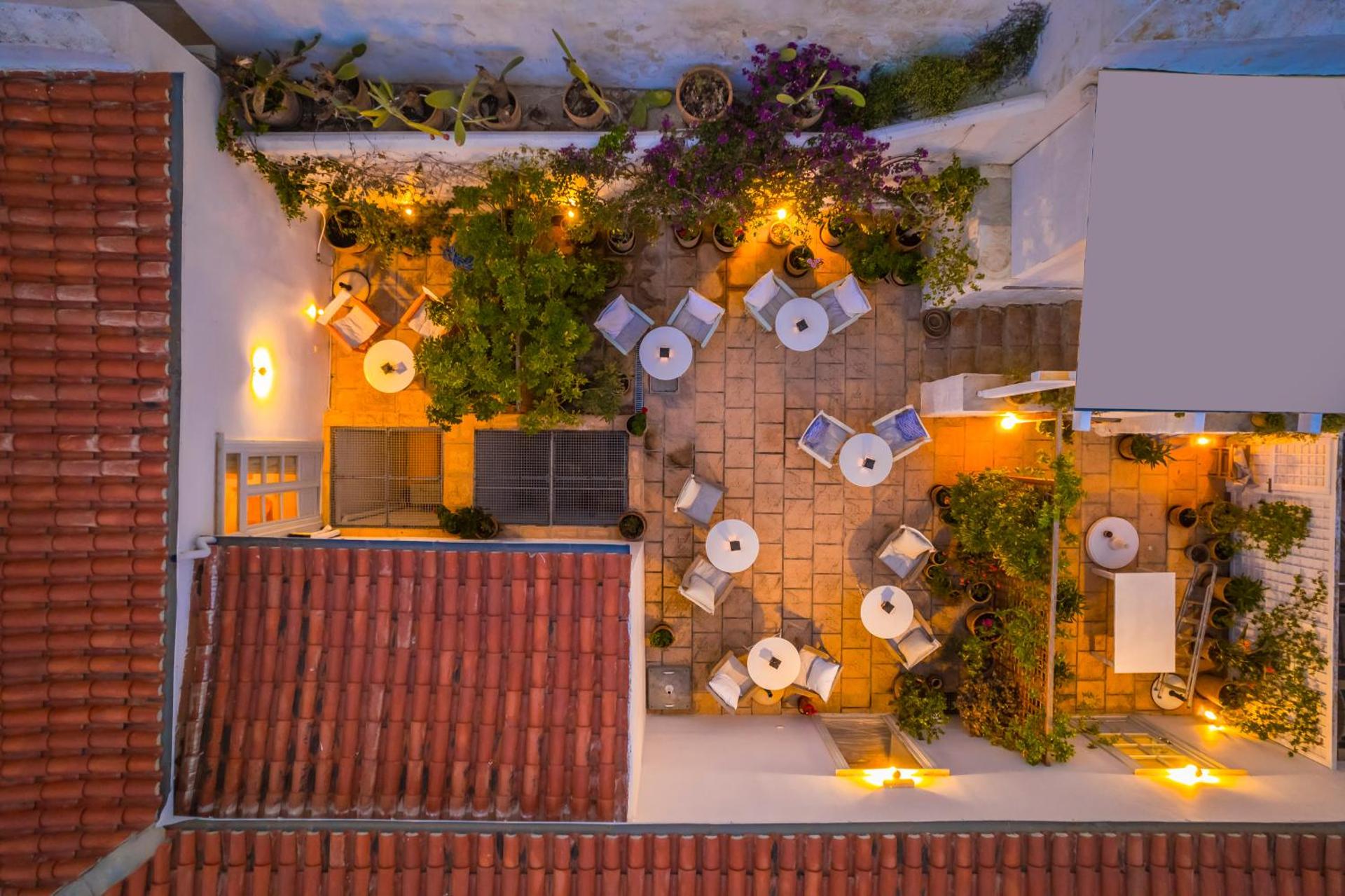 Hydra Hotel - Photo 29