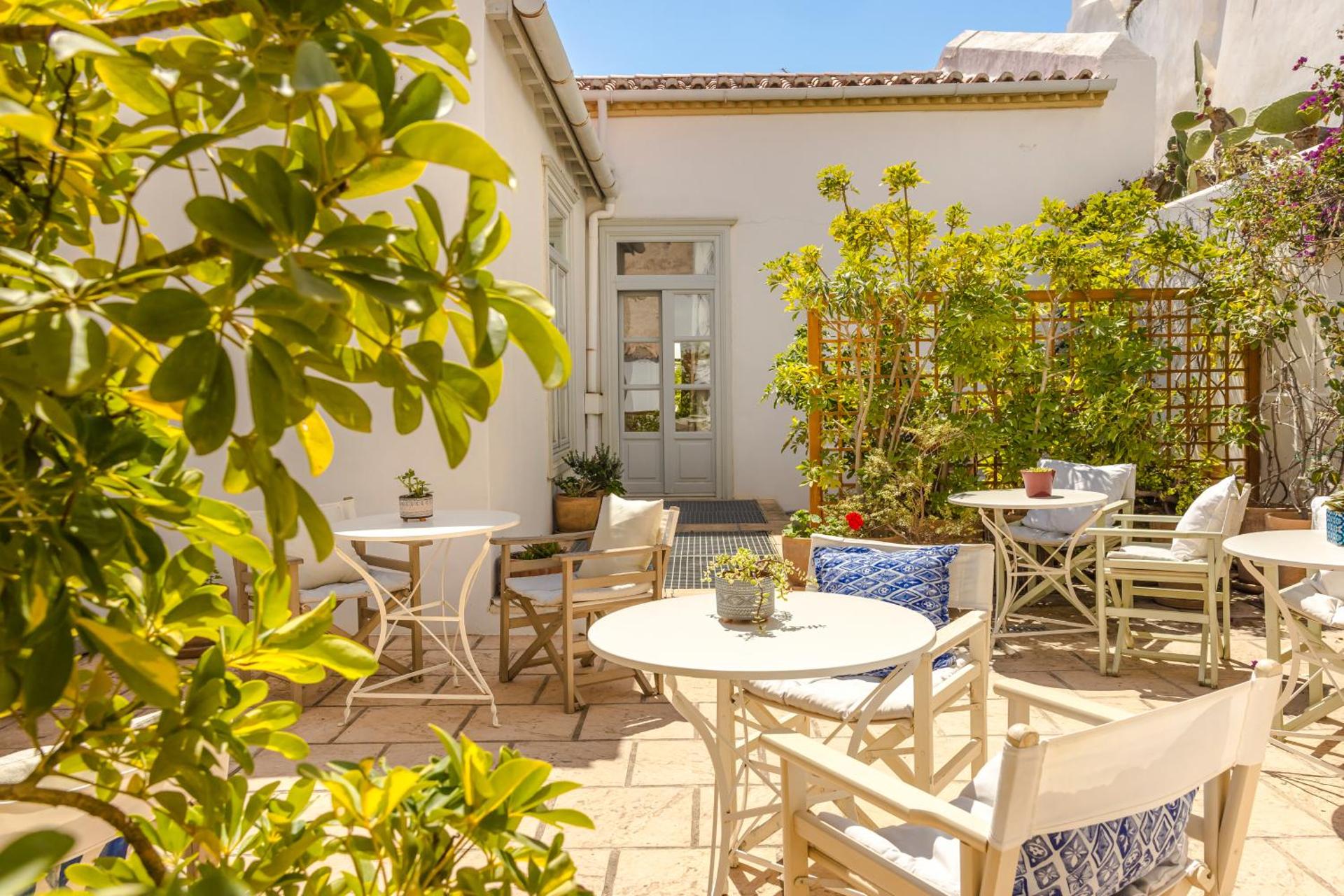 Hydra Hotel - Photo 31