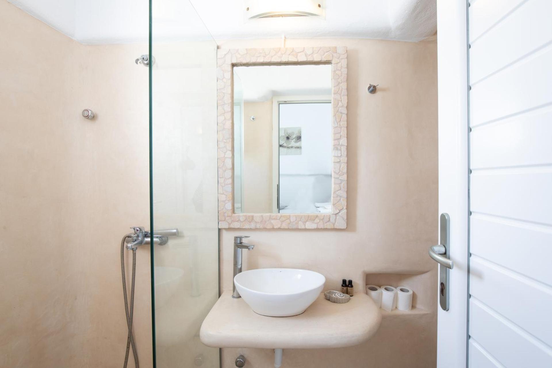 Agia Anna Beachfront Boutique - Photo 15