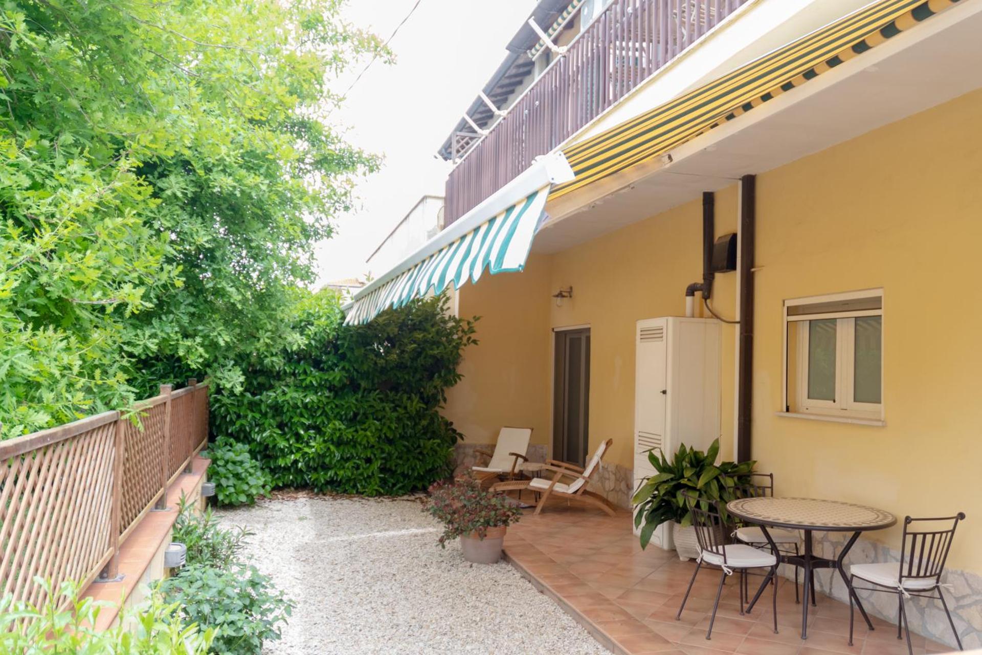 I Lecci Guesthouse - Photo 18