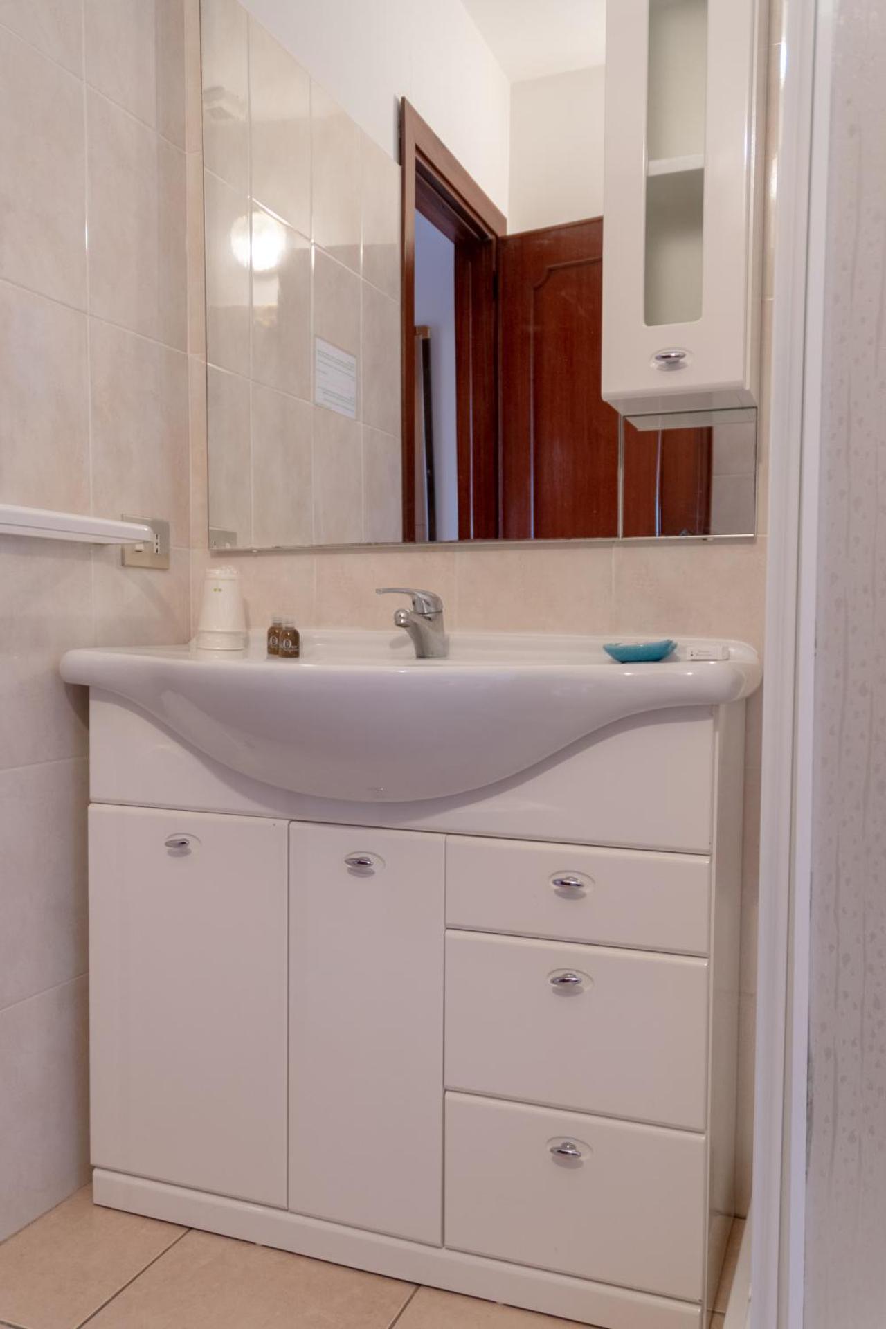 I Lecci Guesthouse - Photo 73