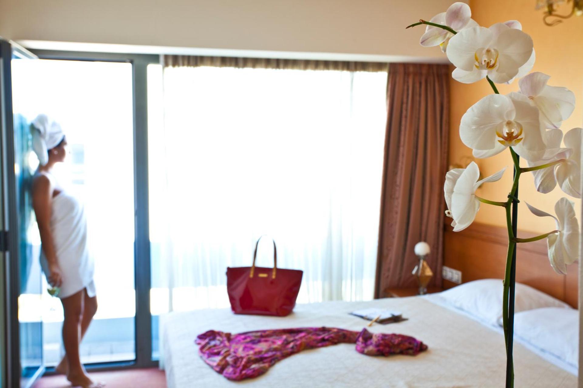 Crystal City Hotel - Photo 3