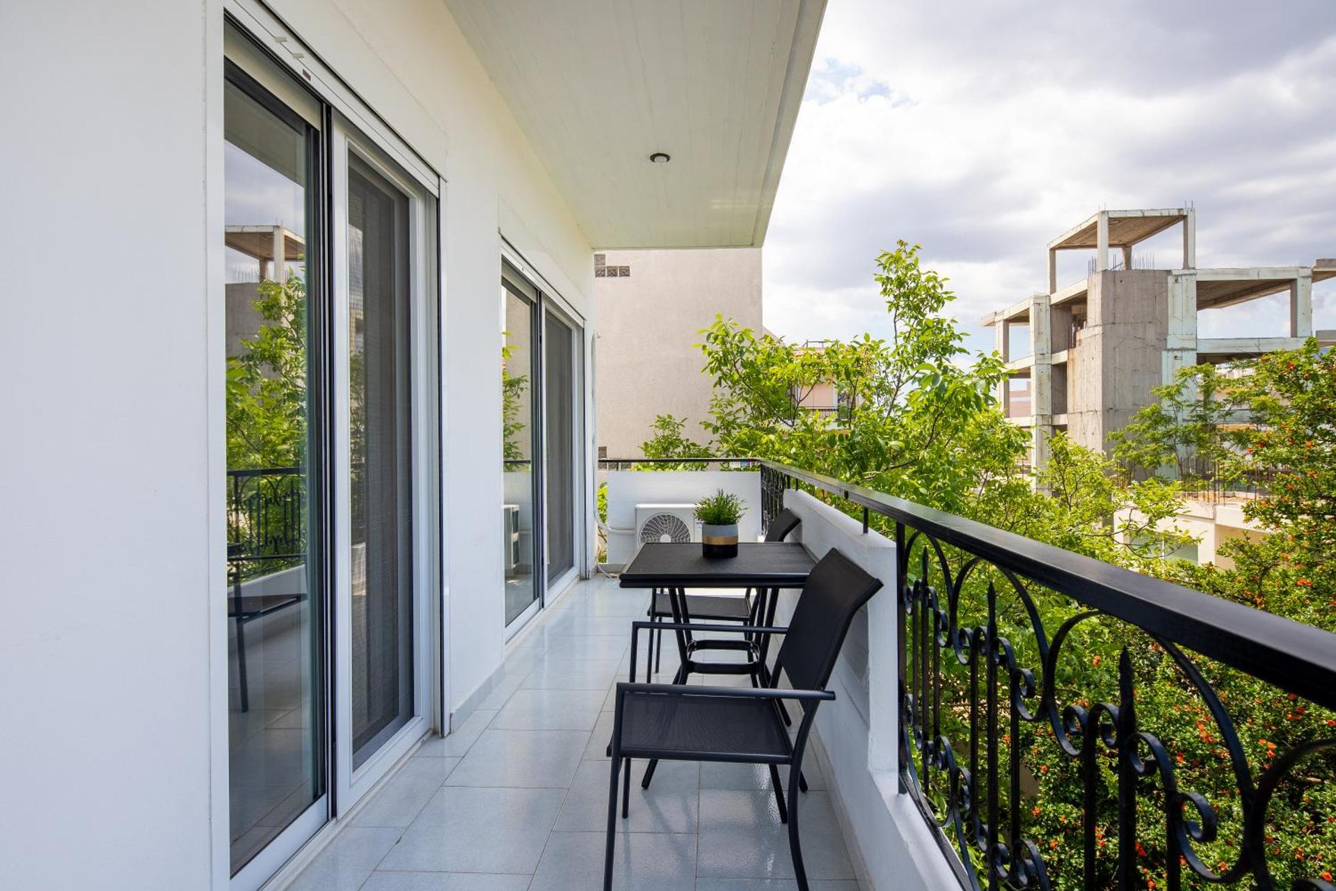 Boutique Studios near Airport - Photo 40