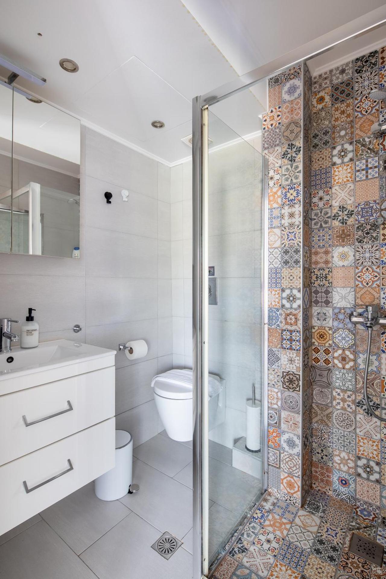 Boutique Studios near Airport - Photo 48