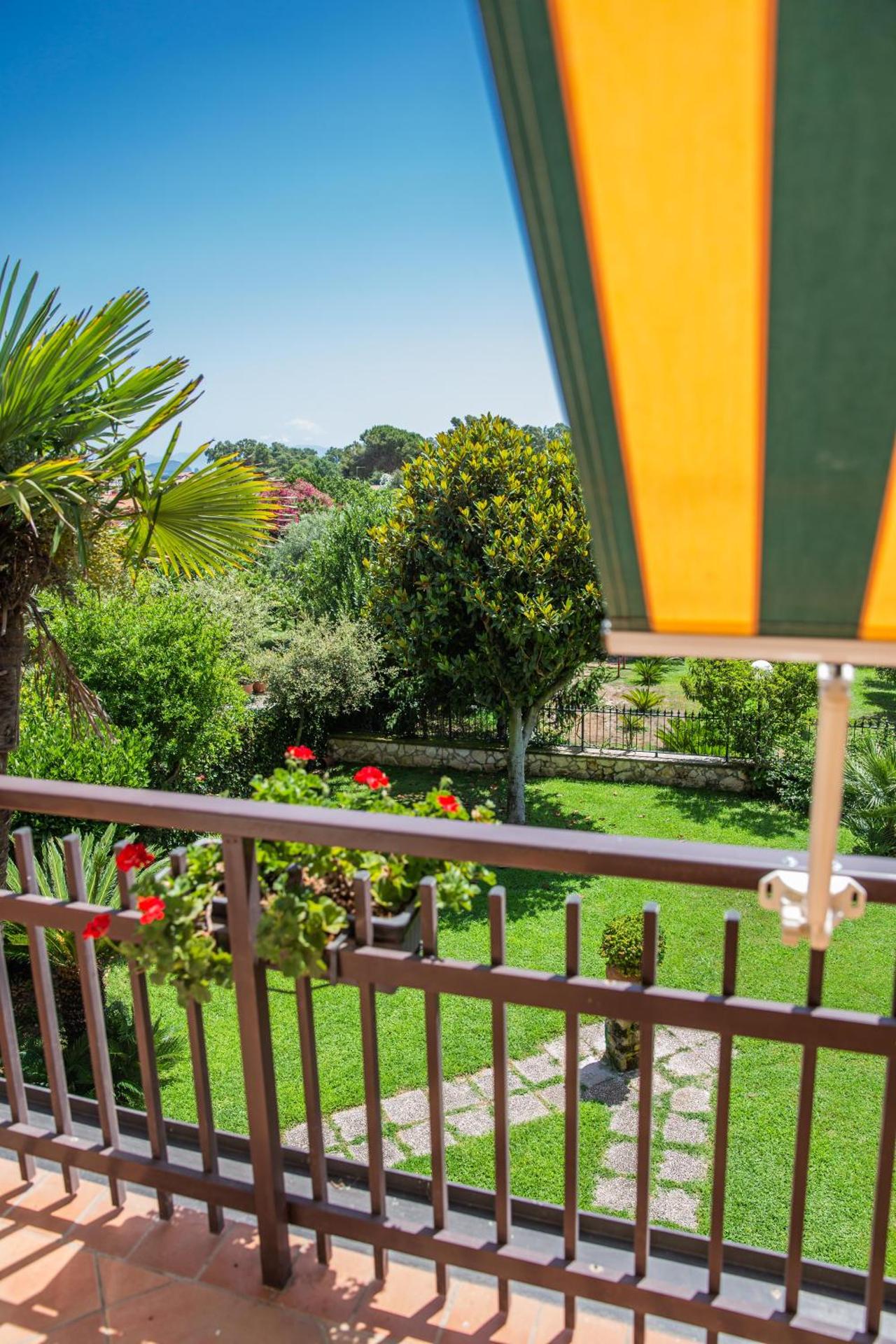 I Lecci Guesthouse - Photo 79