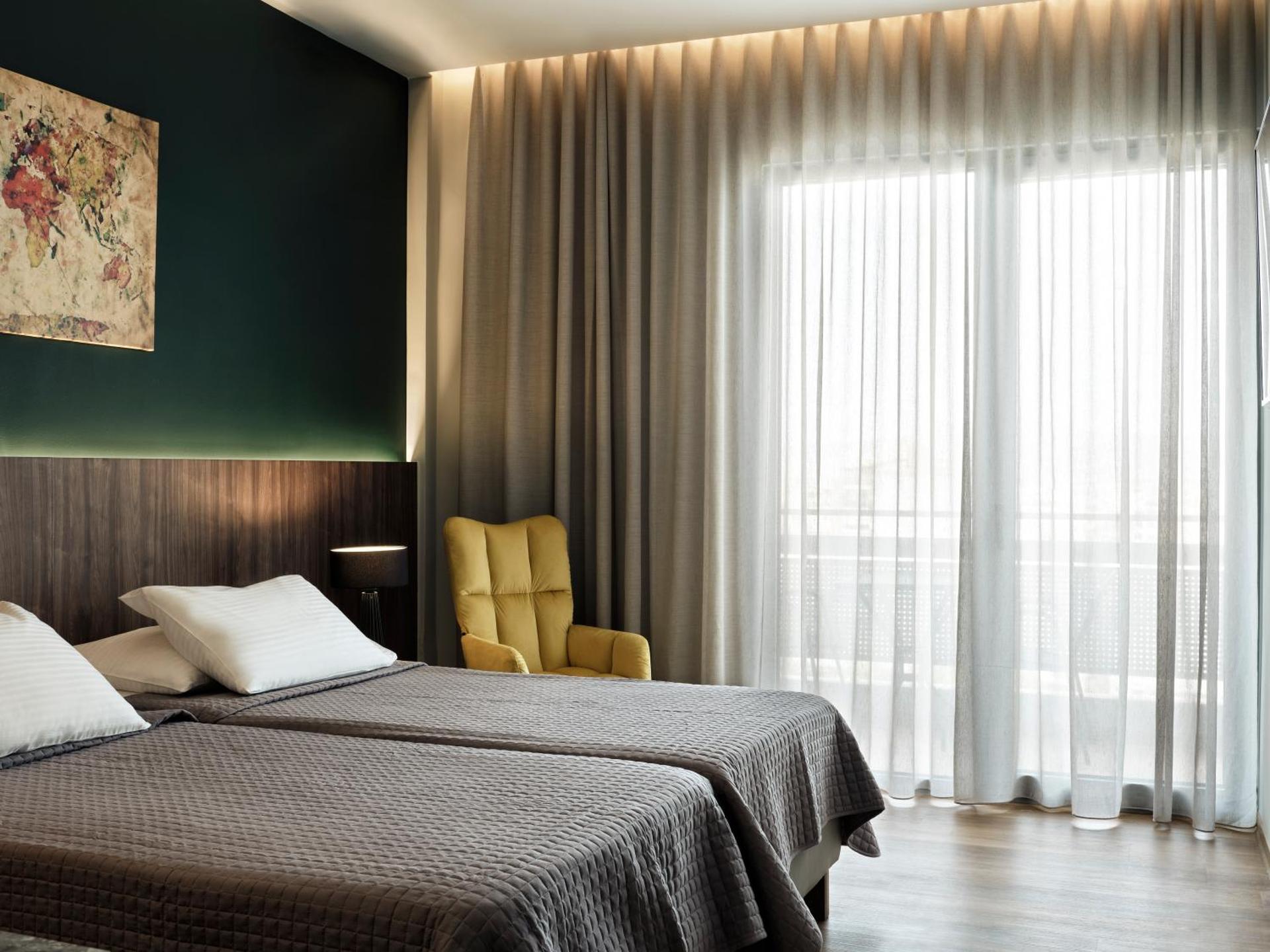 Superior Room with City View - Photo 3