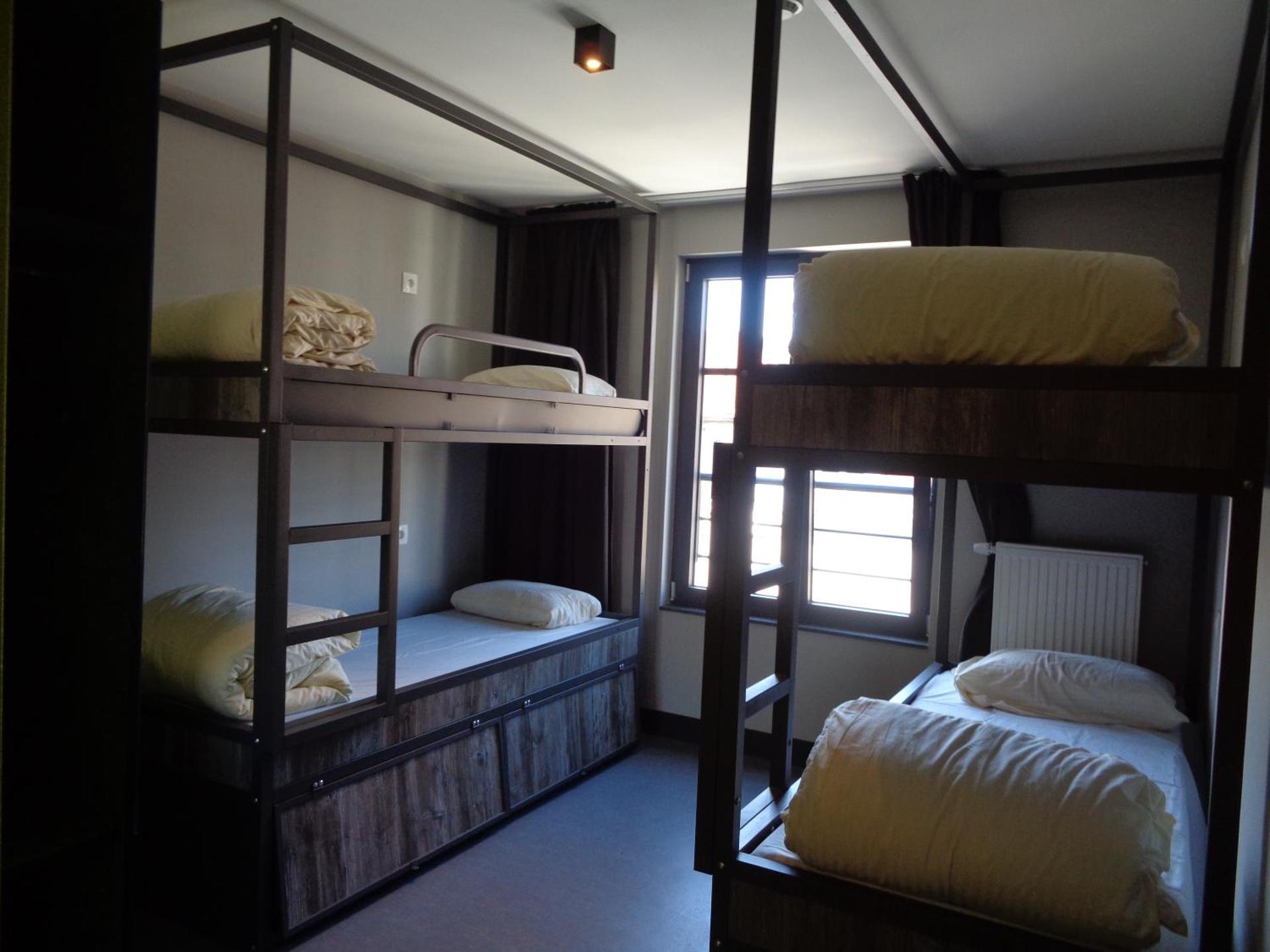 5 People Private Dormitory Room