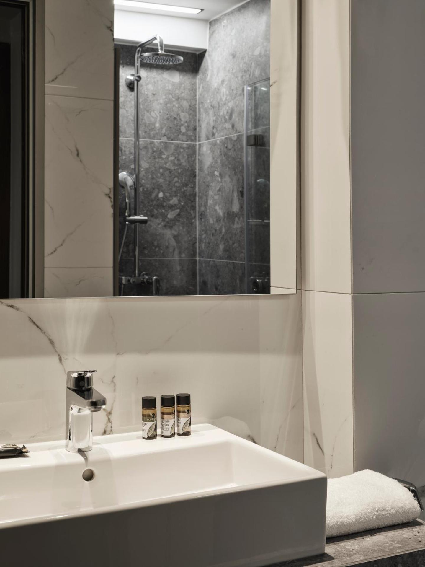 Superior Family Room with City View