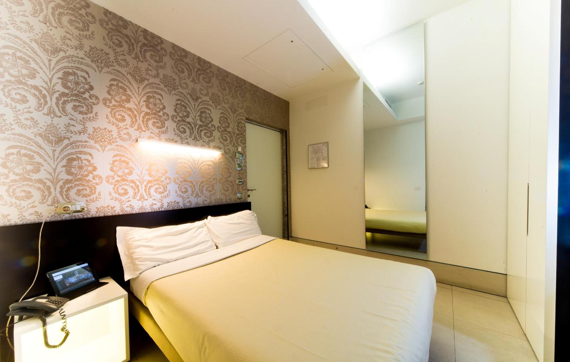 Savoy Hotel - Photo 47