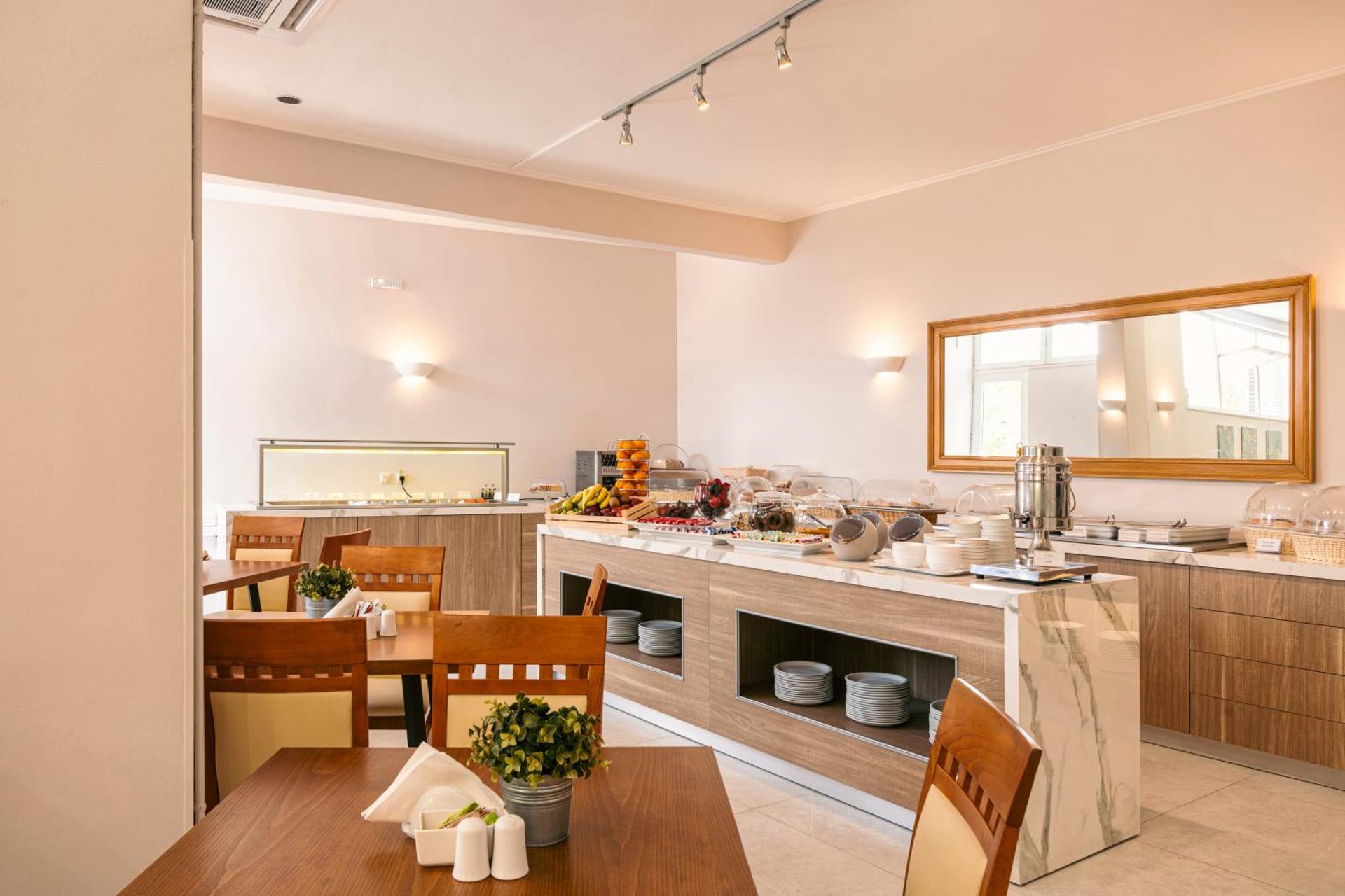 Danae Hotel - Photo 17