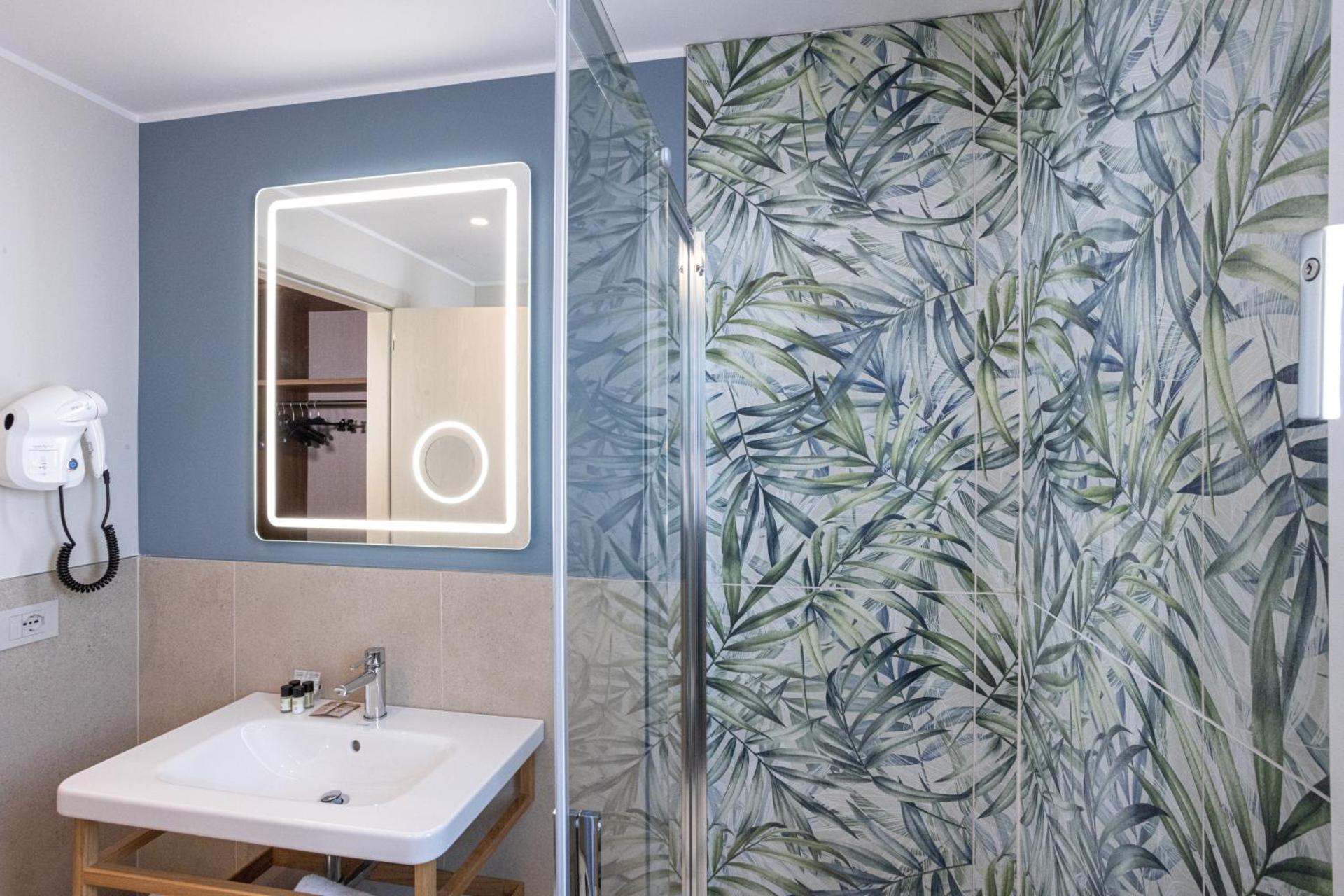 Hotel Diana - Photo 8