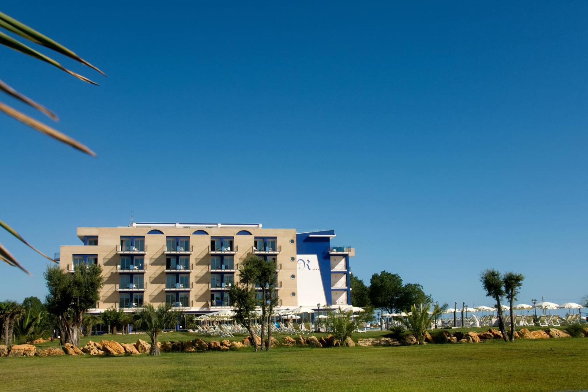Roses Hotel - Photo 47
