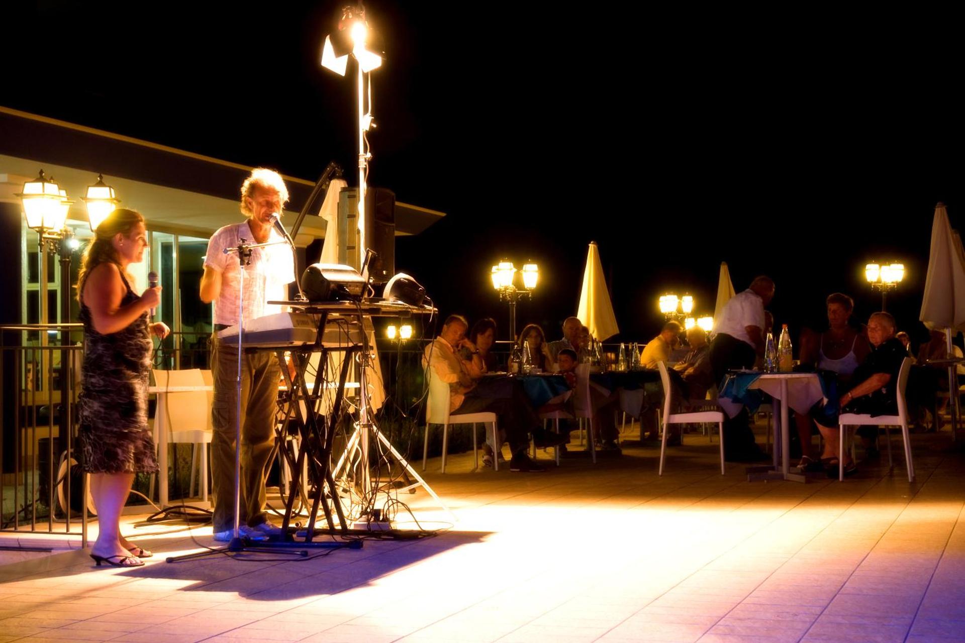 Roses Hotel - Photo 24