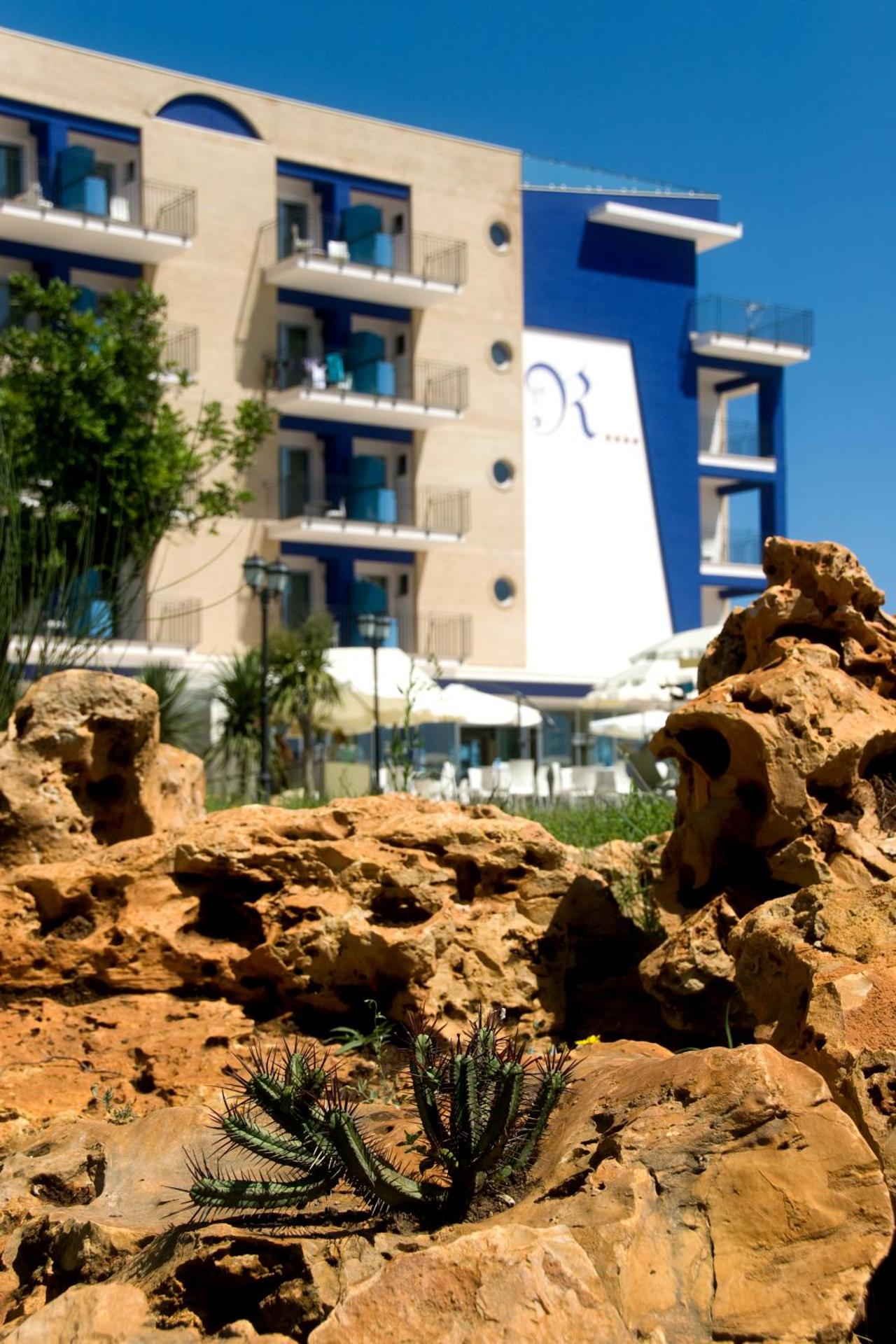 Roses Hotel - Photo 22