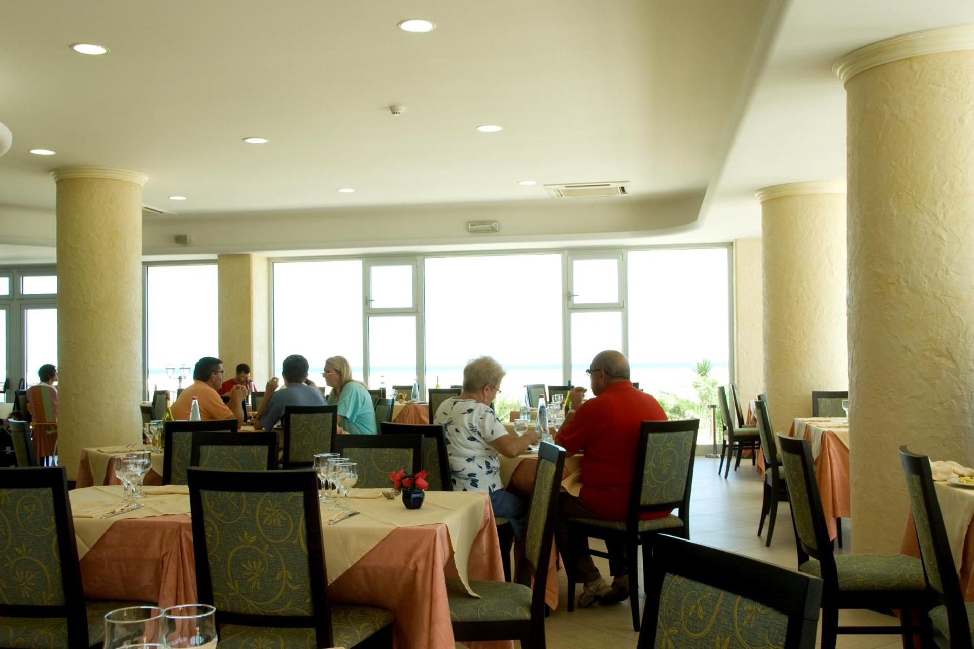 Roses Hotel - Photo 26