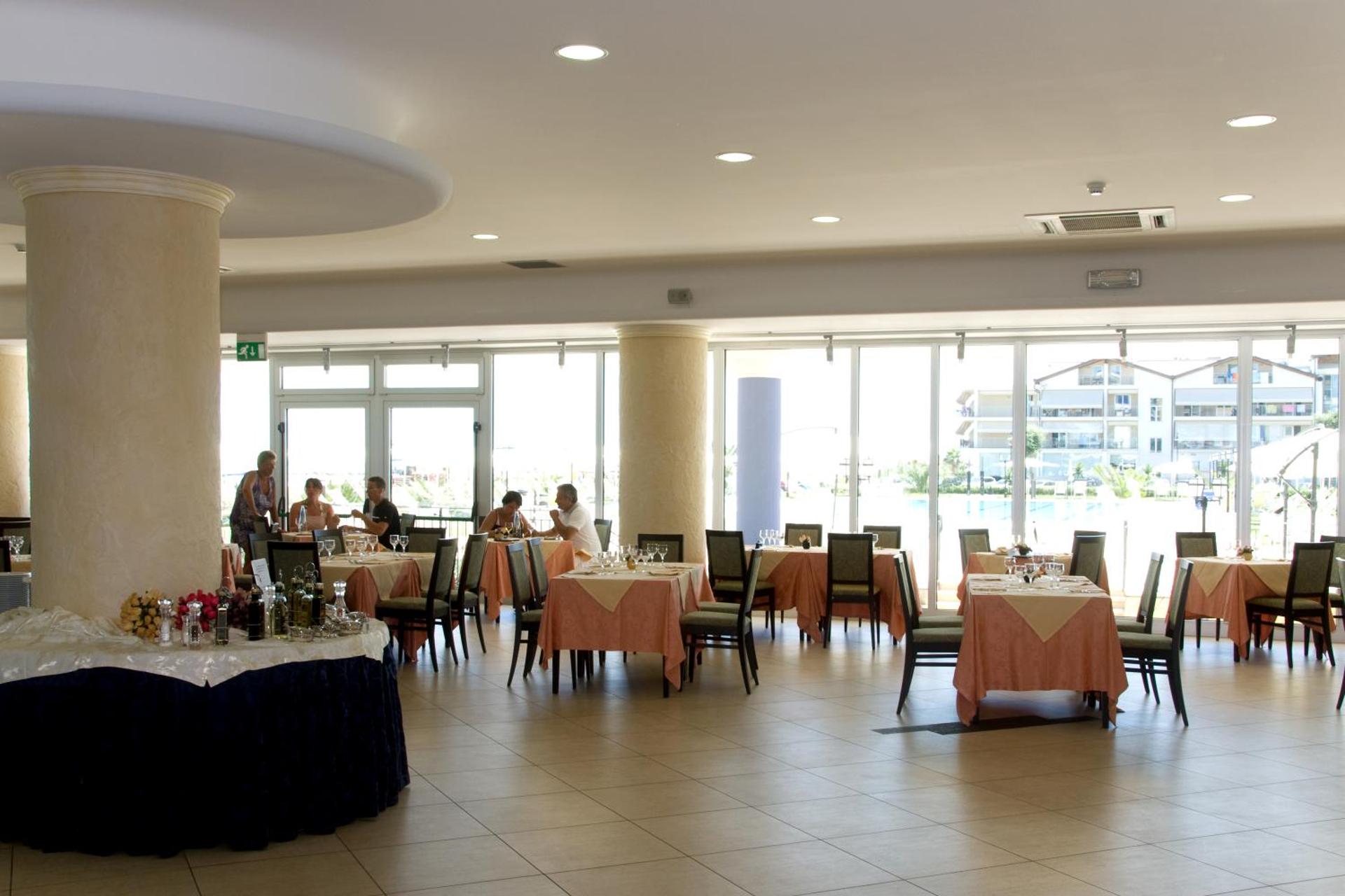 Roses Hotel - Photo 27
