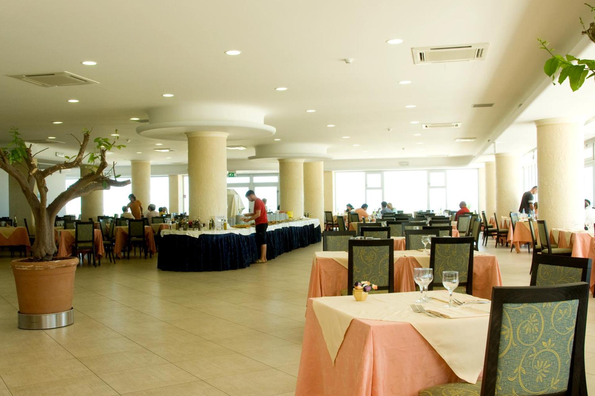 Roses Hotel - Photo 28