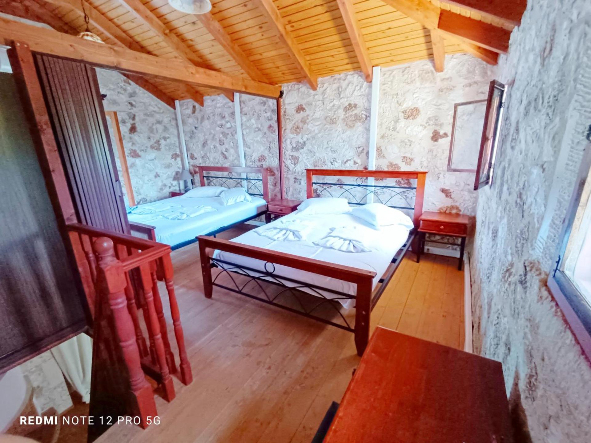 One-Bedroom House - Photo 2