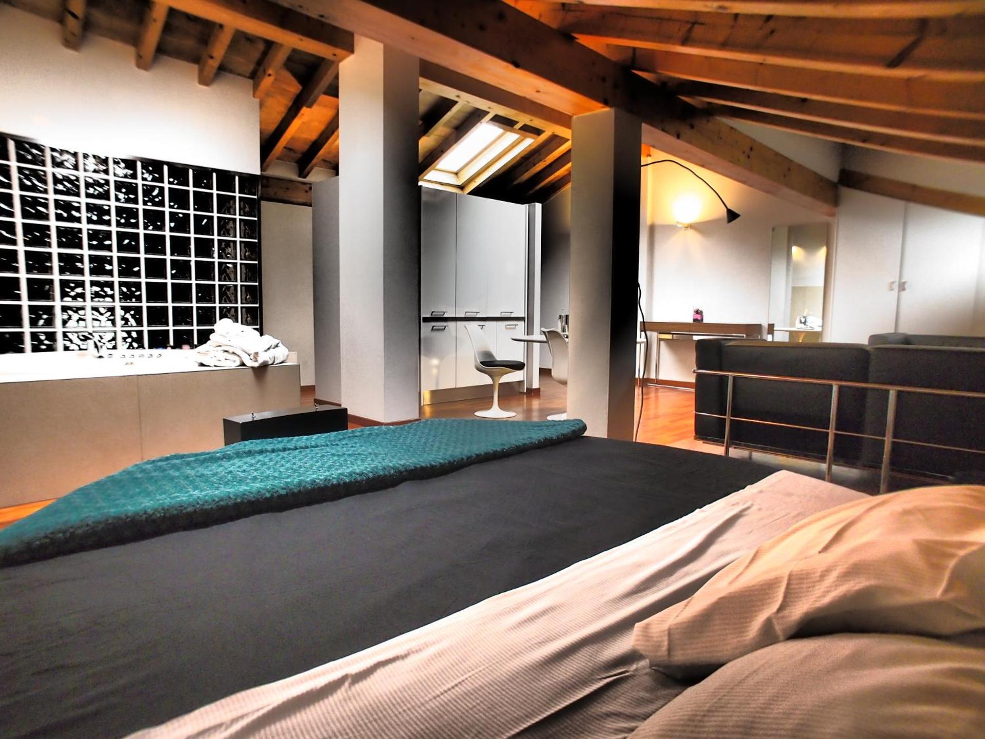 Parizzi Suites&Studio Restaurant - Photo 4