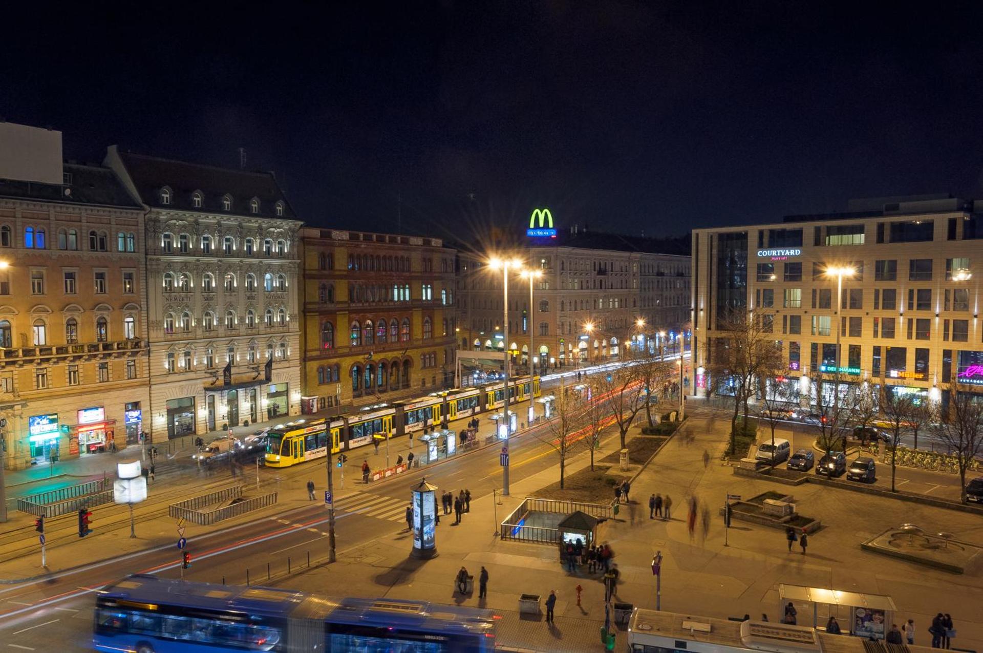 Centrooms House - Photo 40