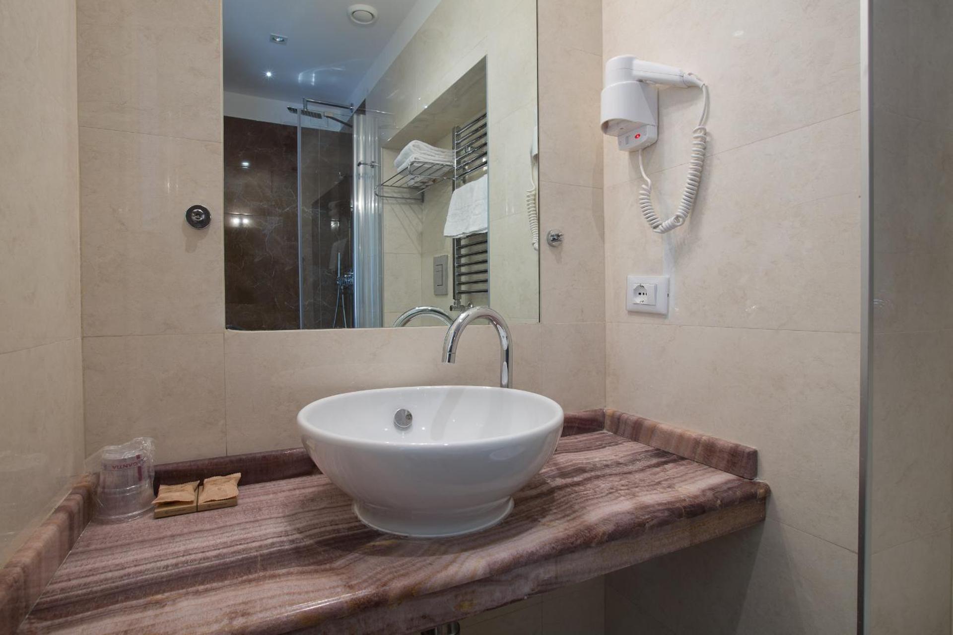 Floris Hotel - Photo 93