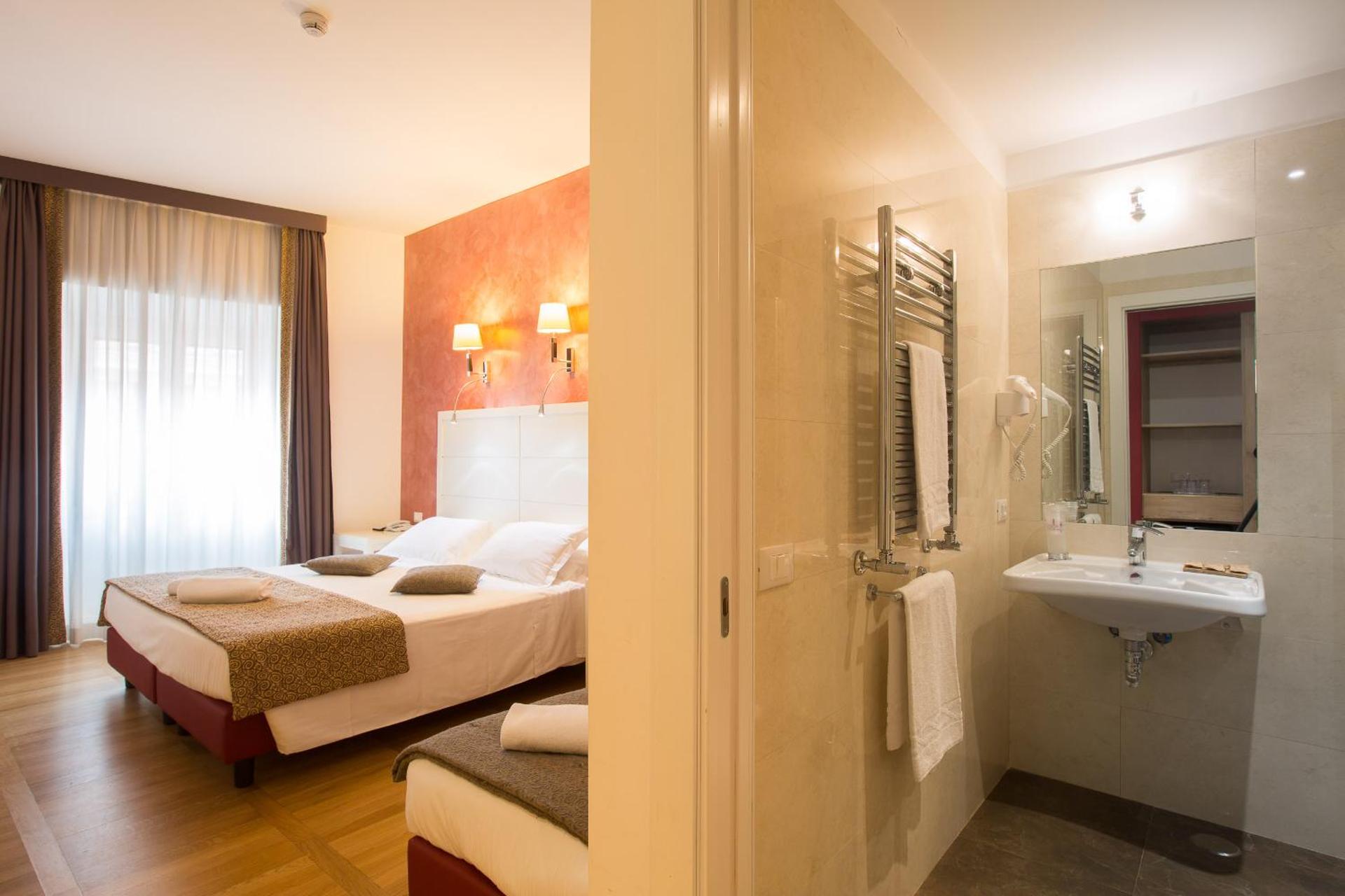 Floris Hotel - Photo 122