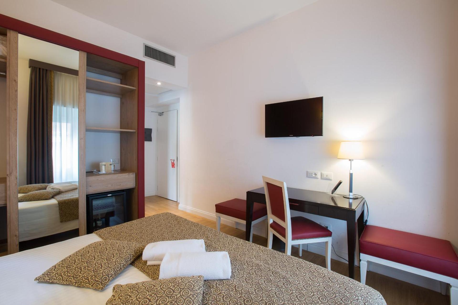 Floris Hotel - Photo 22