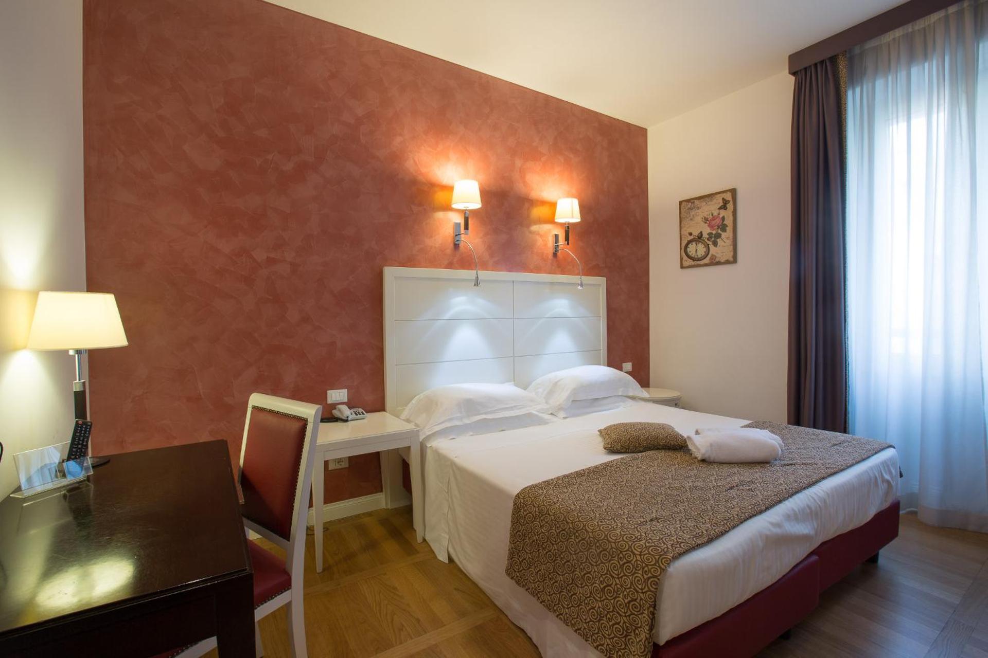 Floris Hotel - Photo 5