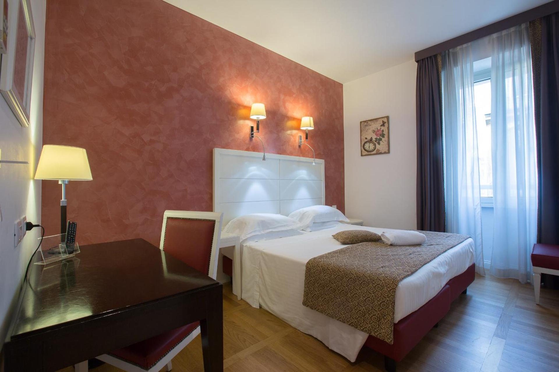 Floris Hotel - Photo 7