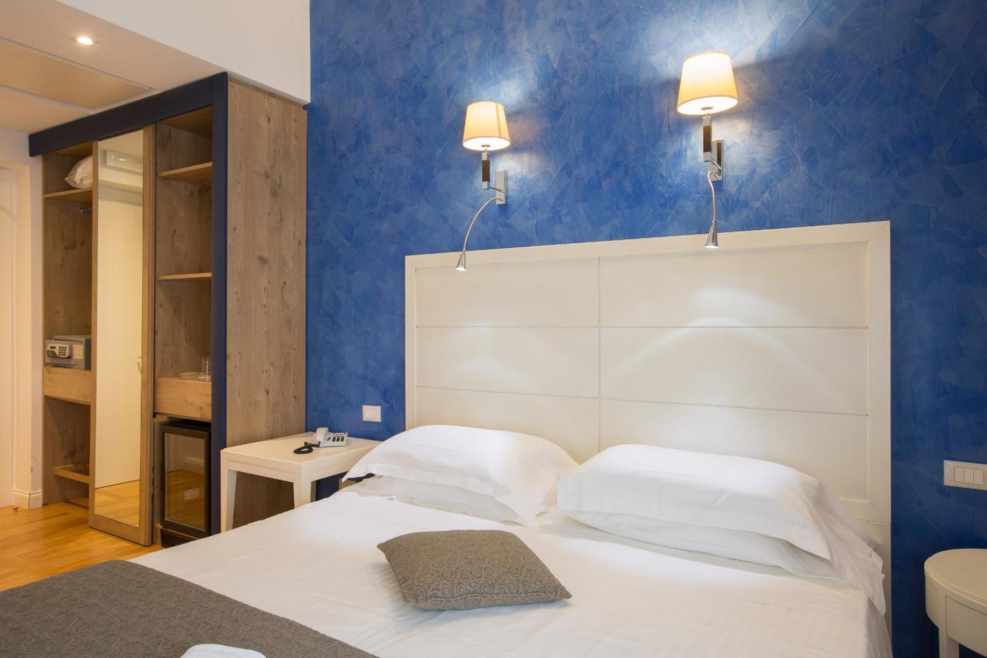 Floris Hotel - Photo 8