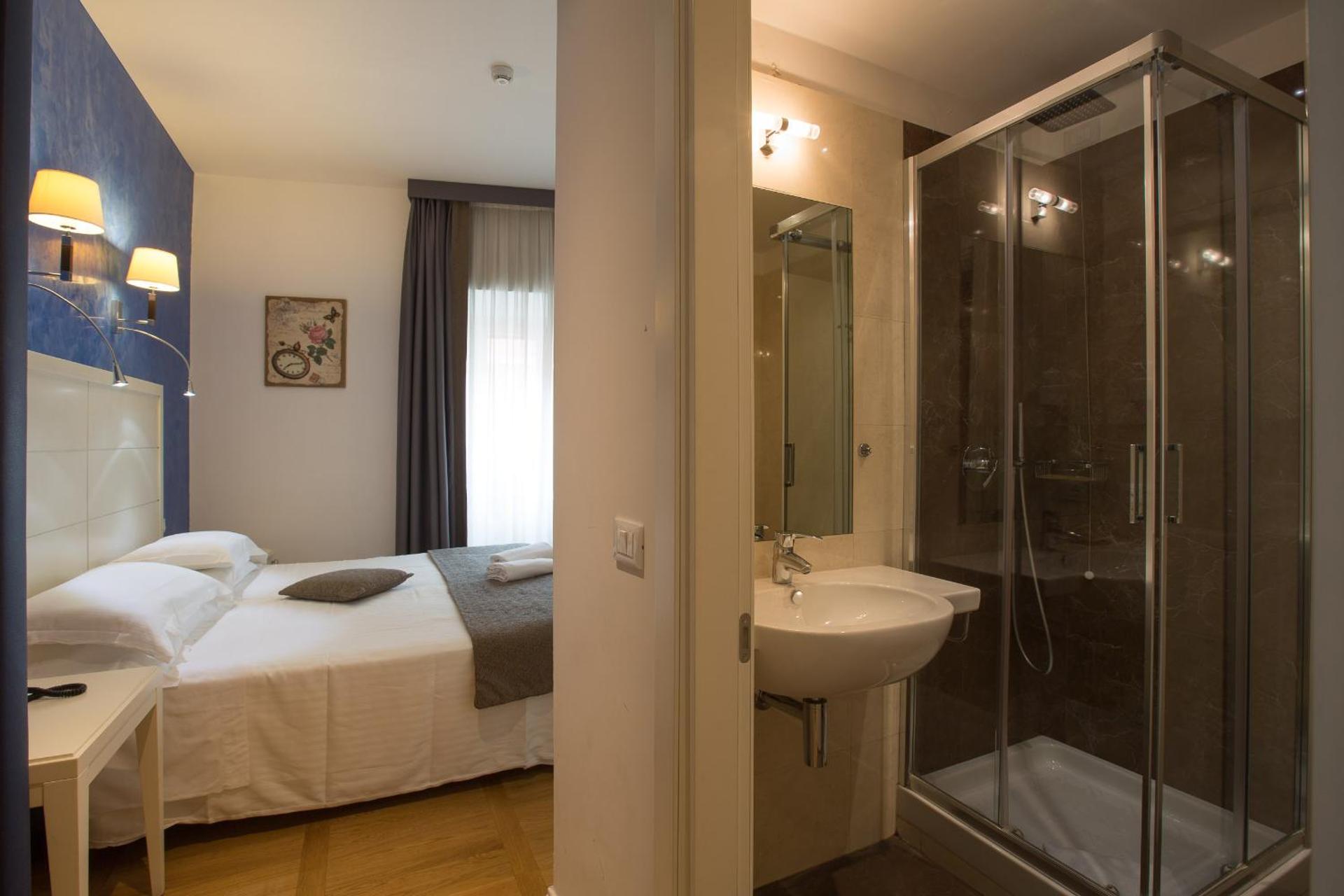 Floris Hotel - Photo 9