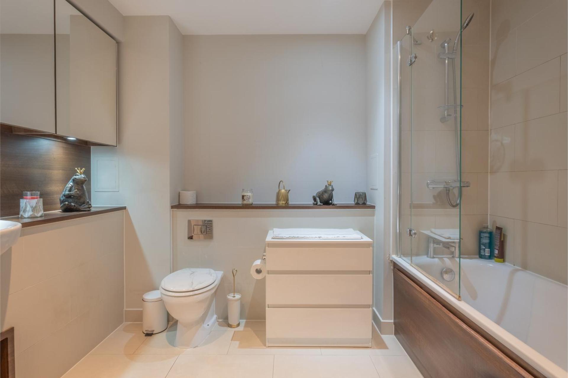 Brand New London Flat with Car Park - Photo 10