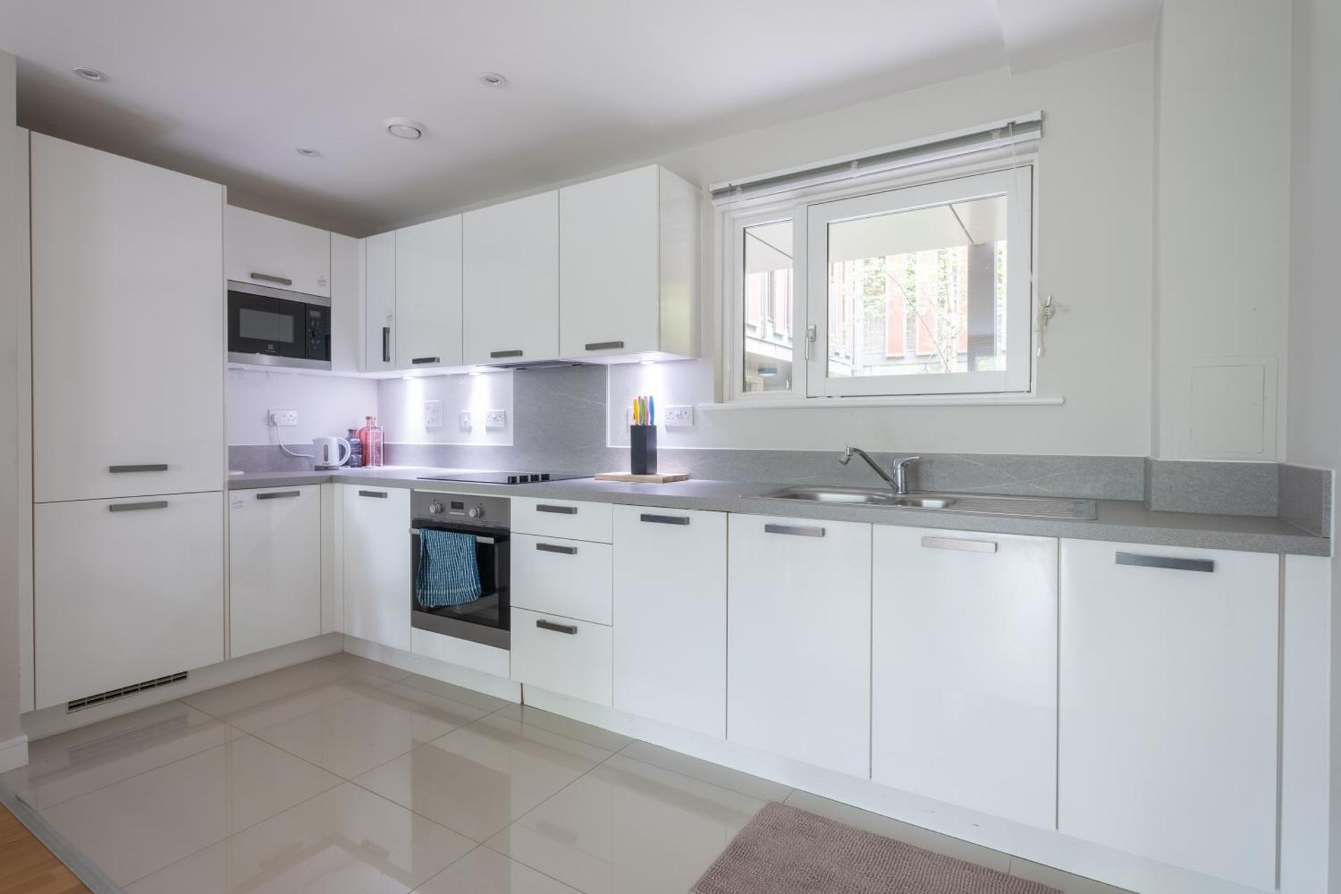 Brand New London Flat with Car Park - Photo 16