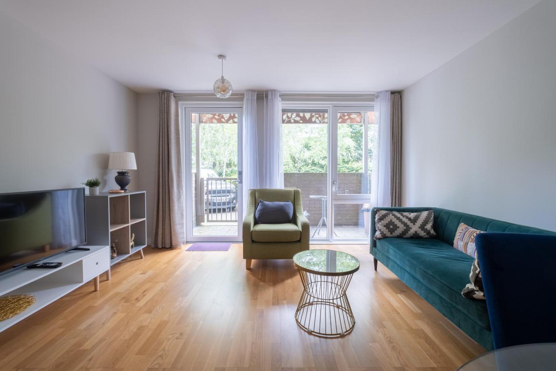 Brand New London Flat with Car Park - Photo 3