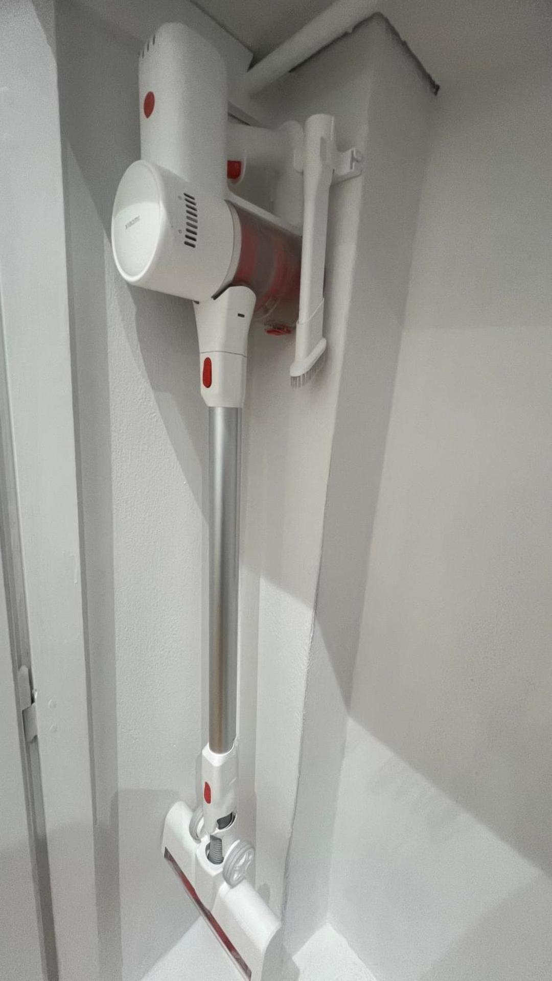 Four Seasons Apartment - Photo 9