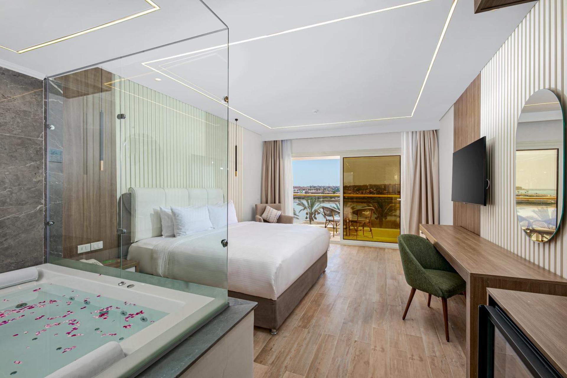 Deluxe Suite with Spa Bath