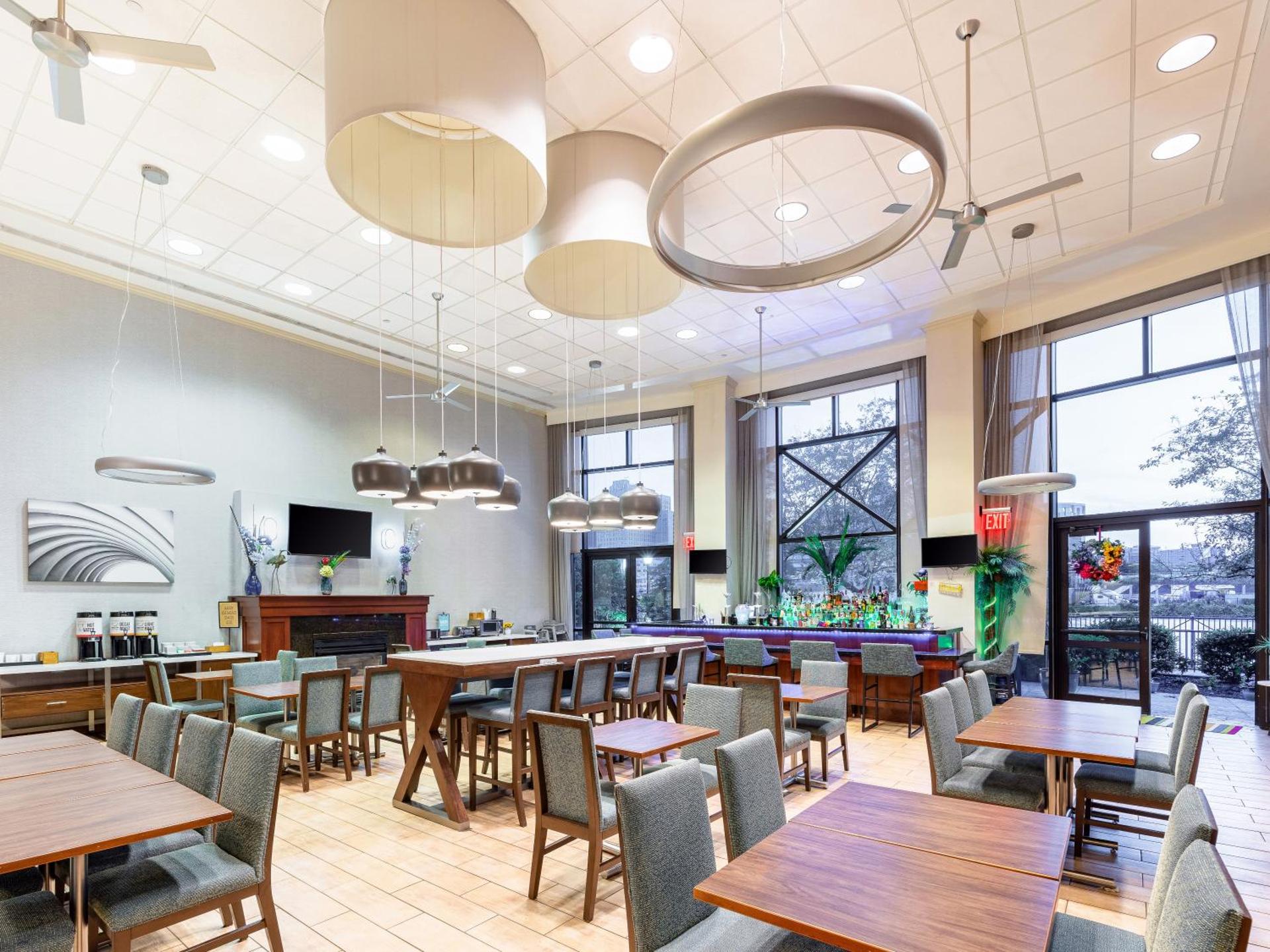 Hampton Inn & Suites Newark-Harrison-Riverwalk - Photo 19