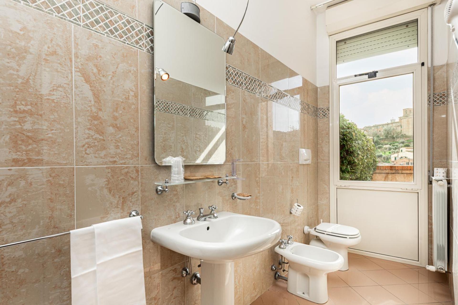 Hotel Minerva - Photo 25