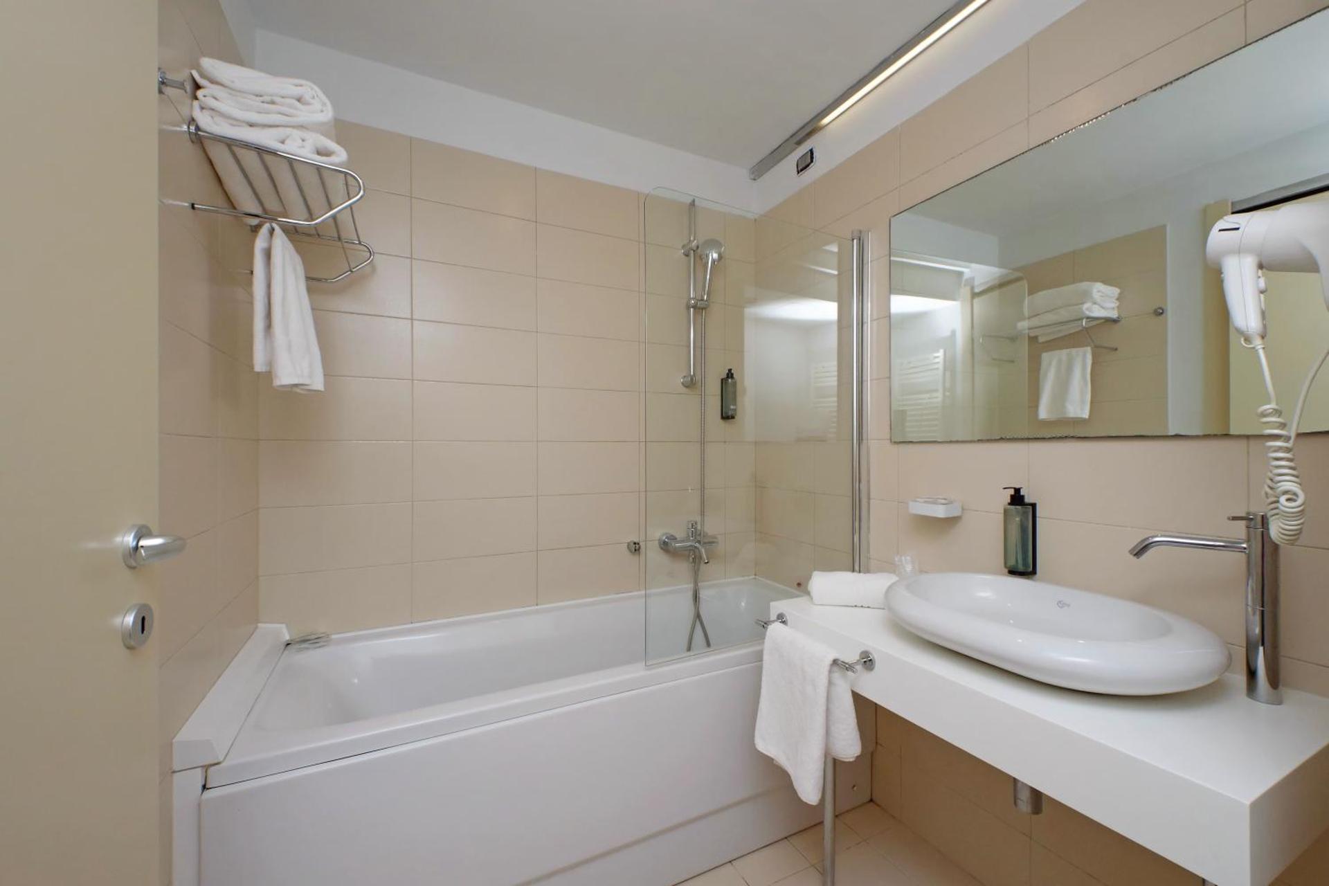 Hotel Poseidon - Photo 32