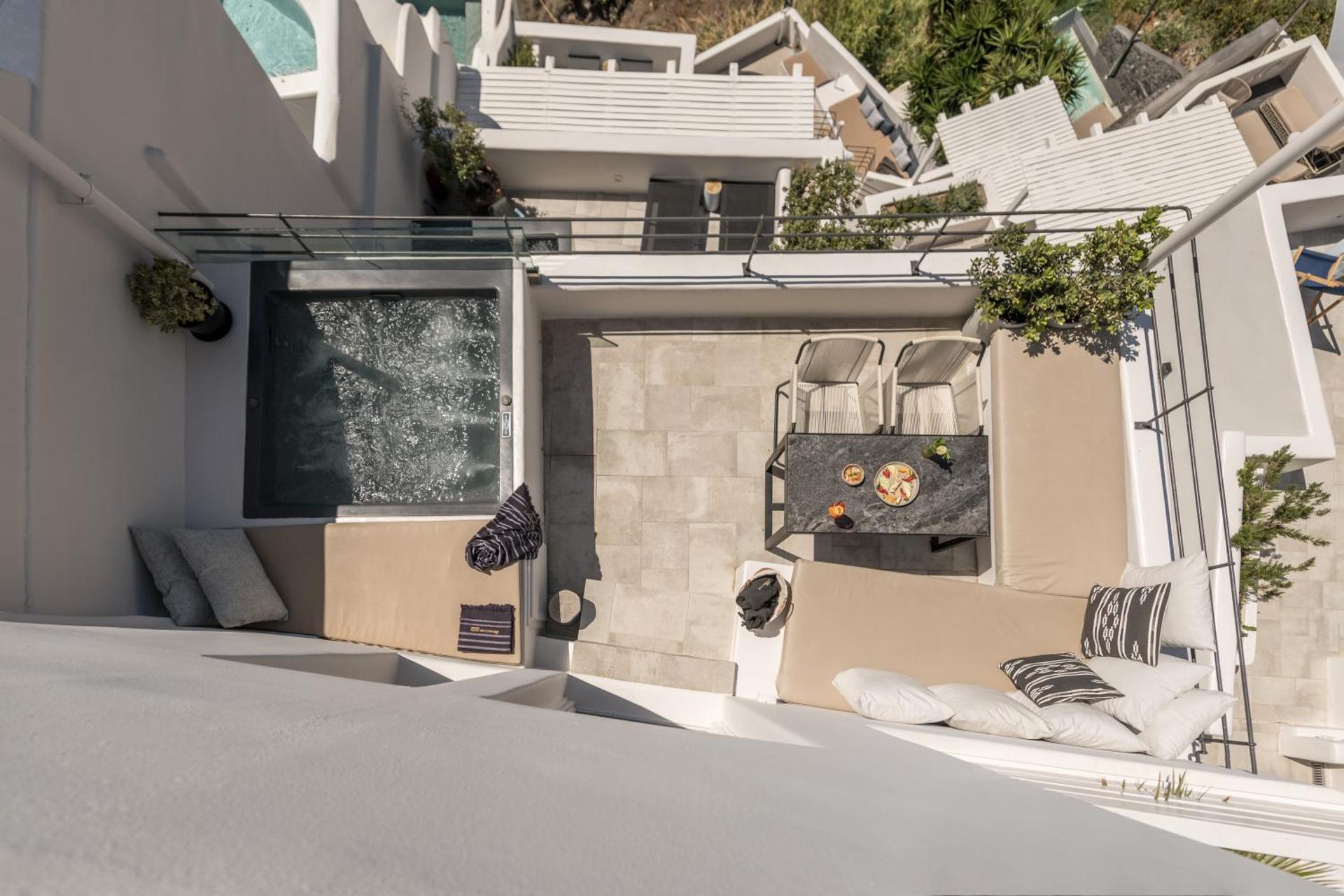 Deluxe Suite with Hot Tub and Caldera View