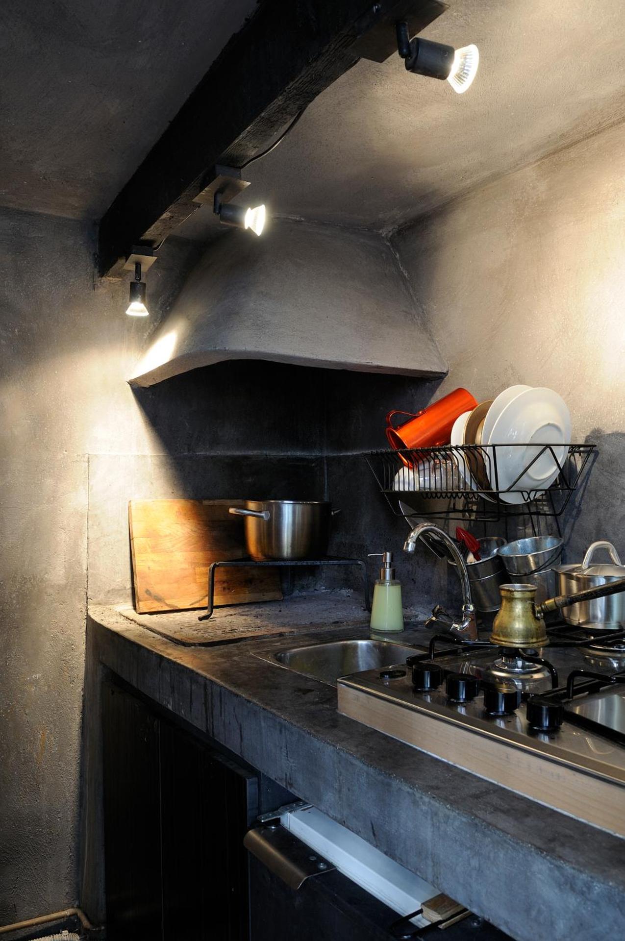 Apartment with Mountain View - Photo 3